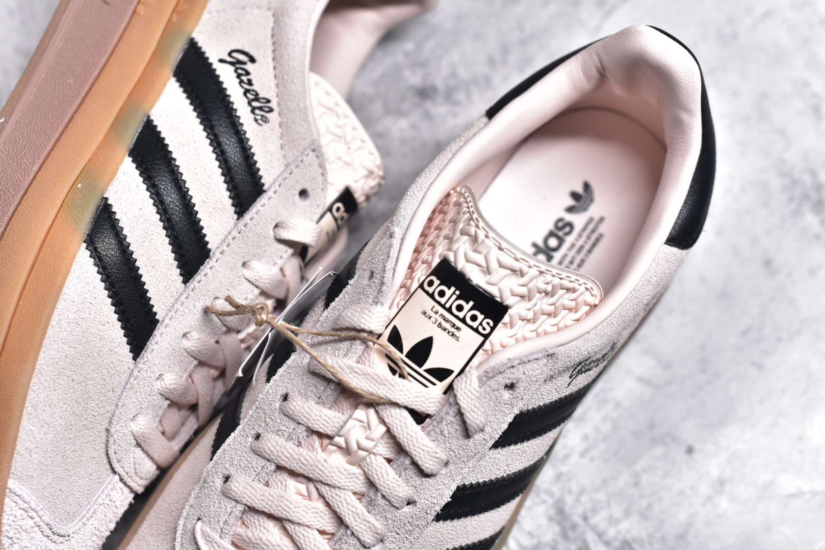 图片[9]-#AD Originals Gazelle Bold W 三叶草厚底休闲防滑耐磨低帮板鞋 鞋头出色设计 塑就出众贴合感稳固的后跟贴合足部曲线设计软弹舒适 不易磨脚橡胶鞋底配合防滑纹路设计 平稳抓地 货号：IE0429 尺码：35.5-40-选品中心