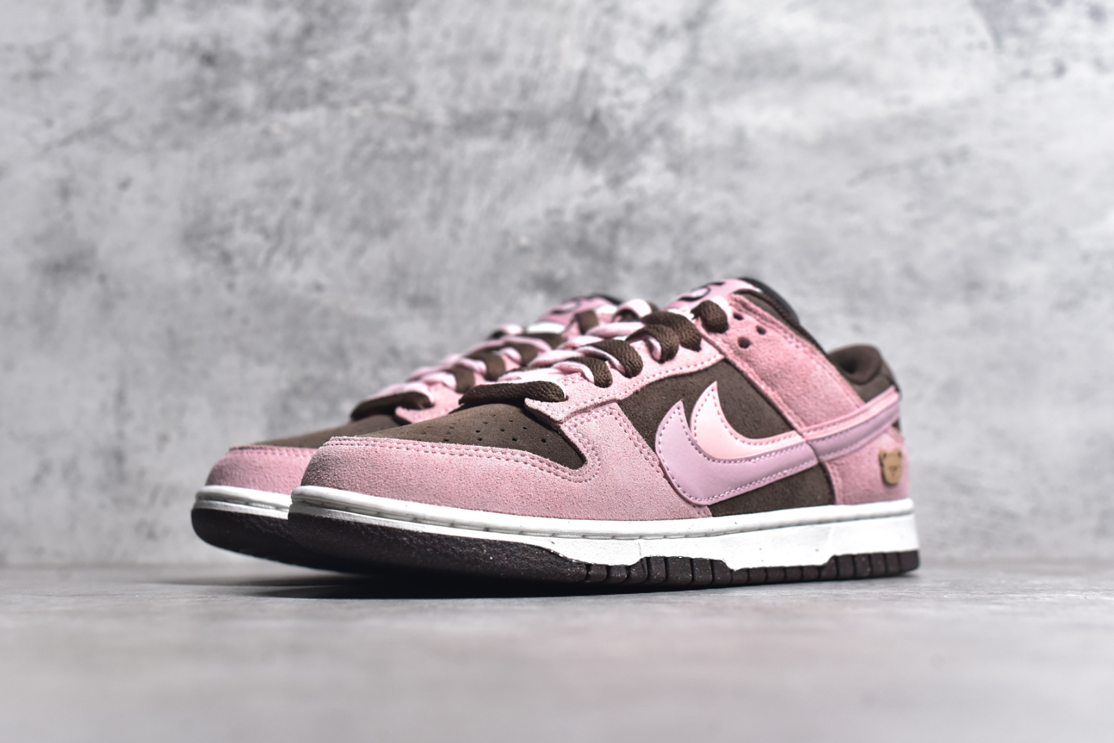 图片[2]-#NK Dunk Low SE 85 双钩复古休闲板鞋 HV1799-161 口碑大厂出品 品控大底版型不断改良更新品质稳定 全套原纸板楦头开发 确保原汁原味 完美呈现DUNK版型 原厂玻璃冲刀 超高清洁度 全鞋零毛边皮料切割 采用绒面革材质 鞋身左右侧均配有皮革质双 Swoosh 兰色搭配上白色 85年纪念标放在鞋舌的位置 简洁干净的配色设计 绝对是日常出街上脚的不二选择 尺码：36 36.5 37.5 38 38.5 39 40 40.5 41 42 42.5 43 44 44.5 45 46-选品中心