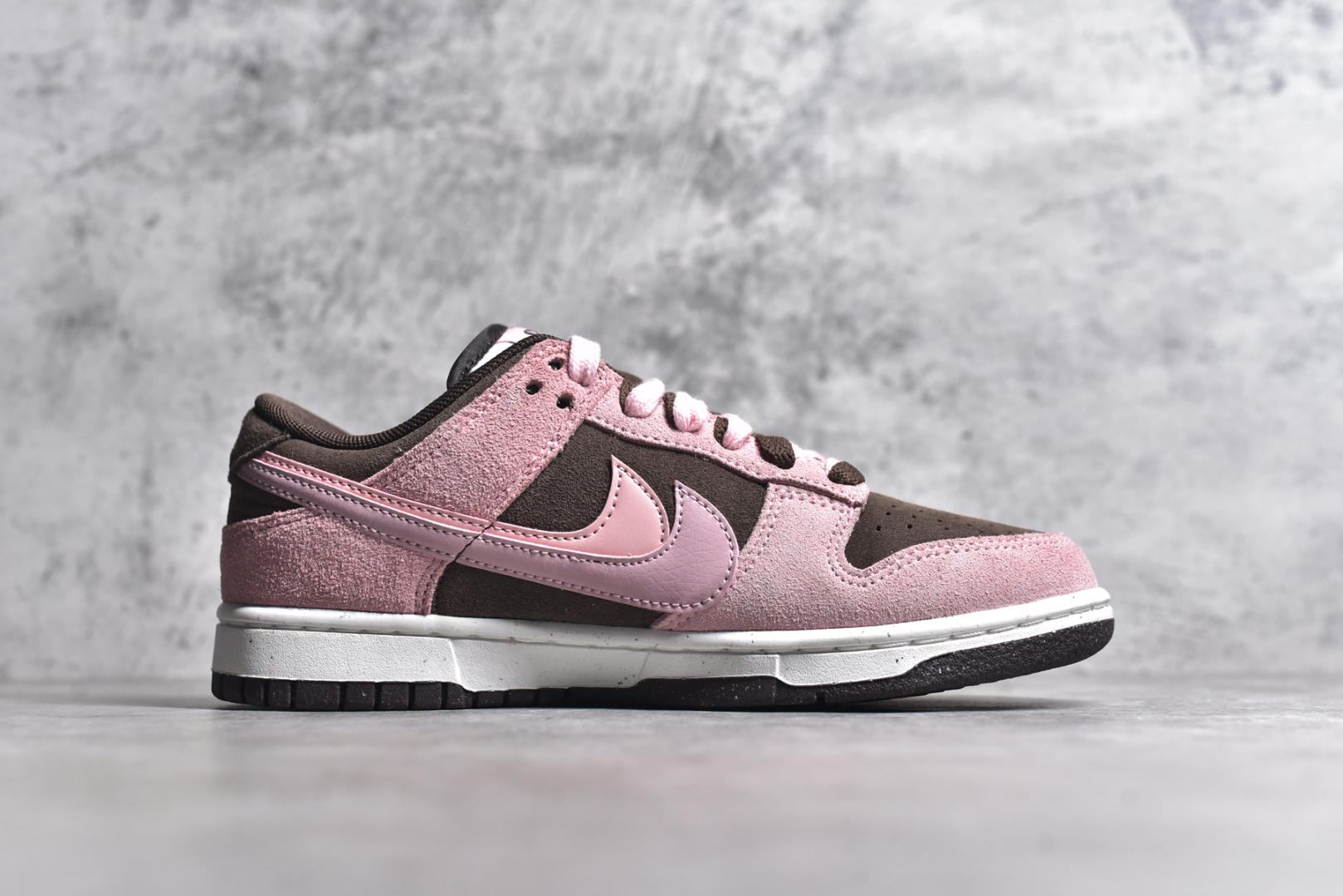 图片[3]-#NK Dunk Low SE 85 双钩复古休闲板鞋 HV1799-161 口碑大厂出品 品控大底版型不断改良更新品质稳定 全套原纸板楦头开发 确保原汁原味 完美呈现DUNK版型 原厂玻璃冲刀 超高清洁度 全鞋零毛边皮料切割 采用绒面革材质 鞋身左右侧均配有皮革质双 Swoosh 兰色搭配上白色 85年纪念标放在鞋舌的位置 简洁干净的配色设计 绝对是日常出街上脚的不二选择 尺码：36 36.5 37.5 38 38.5 39 40 40.5 41 42 42.5 43 44 44.5 45 46-选品中心