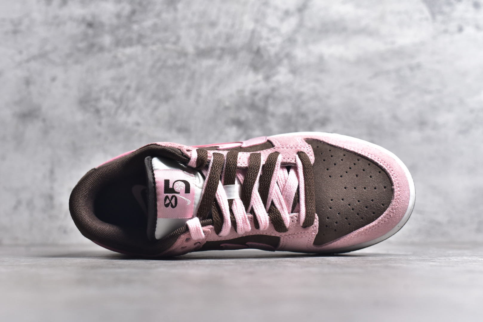图片[4]-#NK Dunk Low SE 85 双钩复古休闲板鞋 HV1799-161 口碑大厂出品 品控大底版型不断改良更新品质稳定 全套原纸板楦头开发 确保原汁原味 完美呈现DUNK版型 原厂玻璃冲刀 超高清洁度 全鞋零毛边皮料切割 采用绒面革材质 鞋身左右侧均配有皮革质双 Swoosh 兰色搭配上白色 85年纪念标放在鞋舌的位置 简洁干净的配色设计 绝对是日常出街上脚的不二选择 尺码：36 36.5 37.5 38 38.5 39 40 40.5 41 42 42.5 43 44 44.5 45 46-选品中心