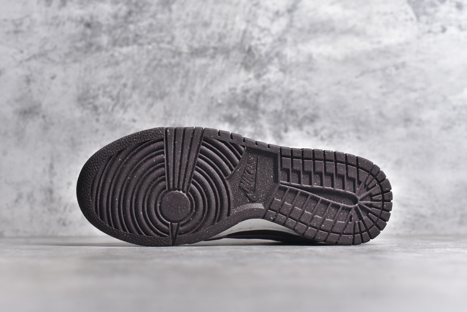 图片[6]-#NK Dunk Low SE 85 双钩复古休闲板鞋 HV1799-161 口碑大厂出品 品控大底版型不断改良更新品质稳定 全套原纸板楦头开发 确保原汁原味 完美呈现DUNK版型 原厂玻璃冲刀 超高清洁度 全鞋零毛边皮料切割 采用绒面革材质 鞋身左右侧均配有皮革质双 Swoosh 兰色搭配上白色 85年纪念标放在鞋舌的位置 简洁干净的配色设计 绝对是日常出街上脚的不二选择 尺码：36 36.5 37.5 38 38.5 39 40 40.5 41 42 42.5 43 44 44.5 45 46-选品中心