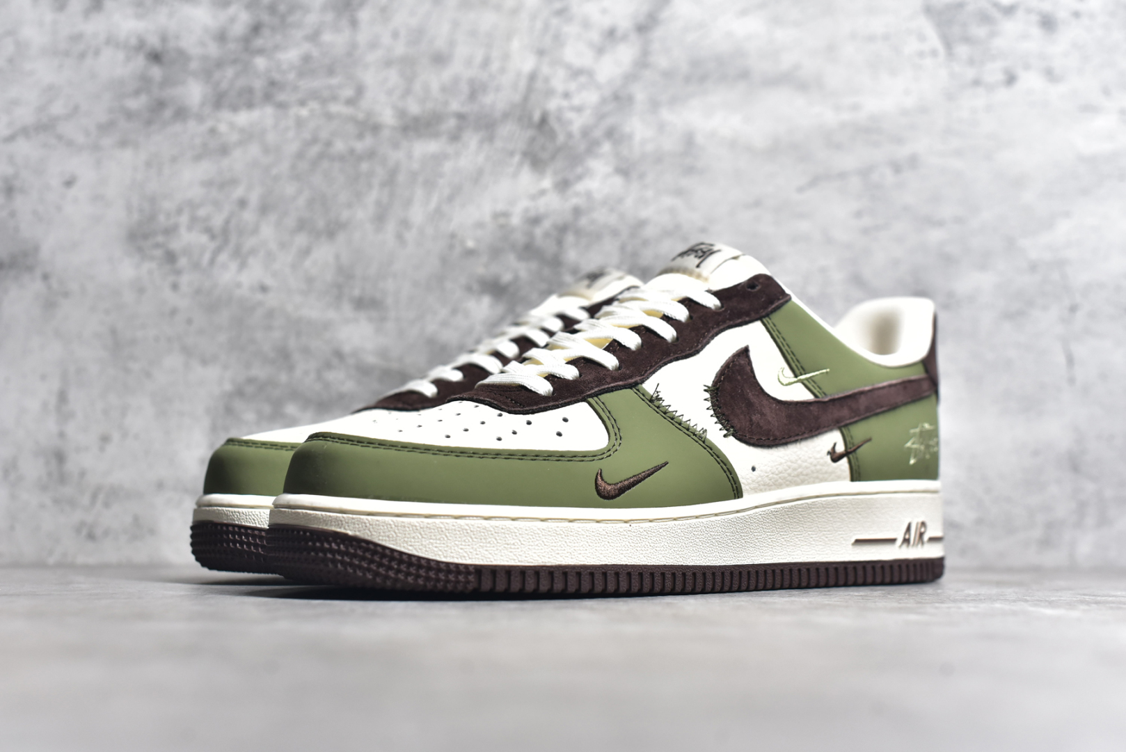 图片[2]-#NK Air Force 1\’07 Low 斯图西联名-绿棕 空军一号 低帮休闲板鞋 KK1988-038 #原楦头原纸板 原装鞋盒 定制五金配件 内置全掌气垫 原厂鞋底 尺码：36 36.5 37.5 38 38.5 39 40 40.5 41 42 42.5 43 44 44.5 45-选品中心