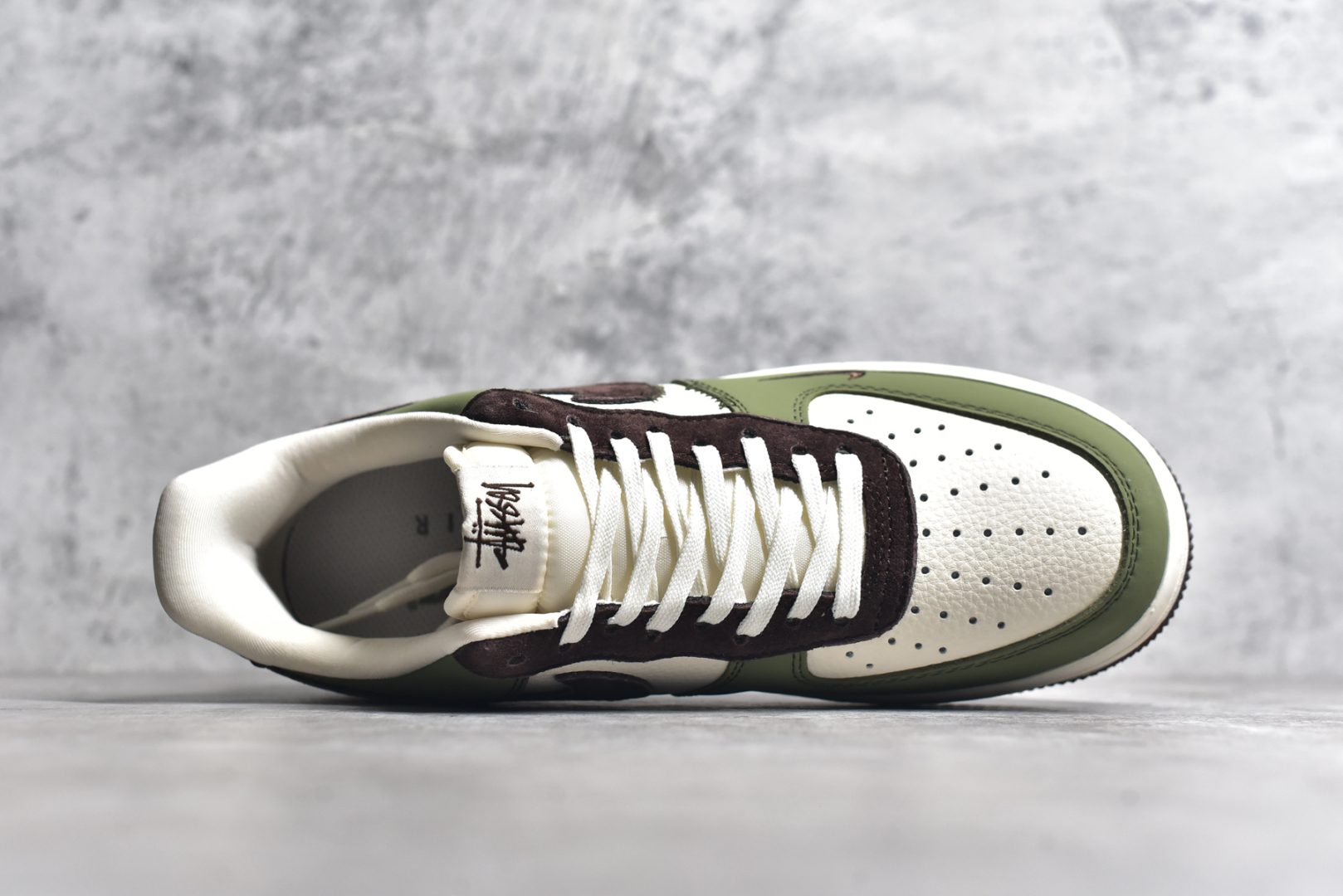 图片[4]-#NK Air Force 1\’07 Low 斯图西联名-绿棕 空军一号 低帮休闲板鞋 KK1988-038 #原楦头原纸板 原装鞋盒 定制五金配件 内置全掌气垫 原厂鞋底 尺码：36 36.5 37.5 38 38.5 39 40 40.5 41 42 42.5 43 44 44.5 45-选品中心