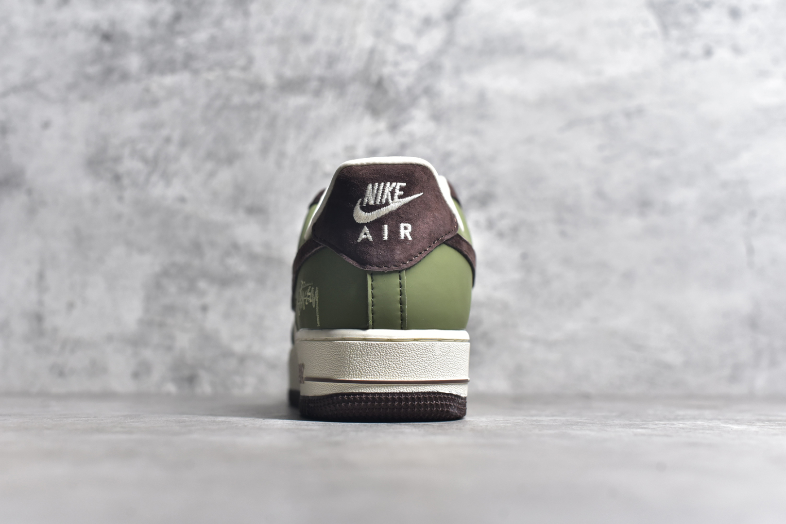 图片[5]-#NK Air Force 1\’07 Low 斯图西联名-绿棕 空军一号 低帮休闲板鞋 KK1988-038 #原楦头原纸板 原装鞋盒 定制五金配件 内置全掌气垫 原厂鞋底 尺码：36 36.5 37.5 38 38.5 39 40 40.5 41 42 42.5 43 44 44.5 45-选品中心