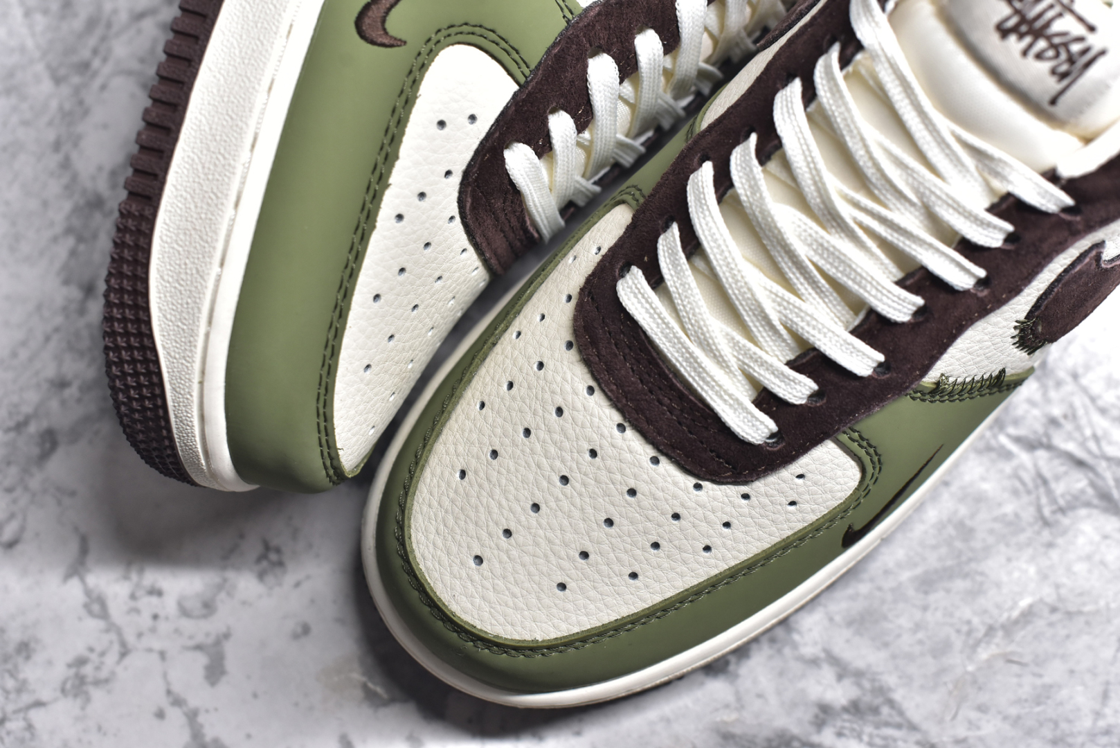 图片[8]-#NK Air Force 1\’07 Low 斯图西联名-绿棕 空军一号 低帮休闲板鞋 KK1988-038 #原楦头原纸板 原装鞋盒 定制五金配件 内置全掌气垫 原厂鞋底 尺码：36 36.5 37.5 38 38.5 39 40 40.5 41 42 42.5 43 44 44.5 45-选品中心