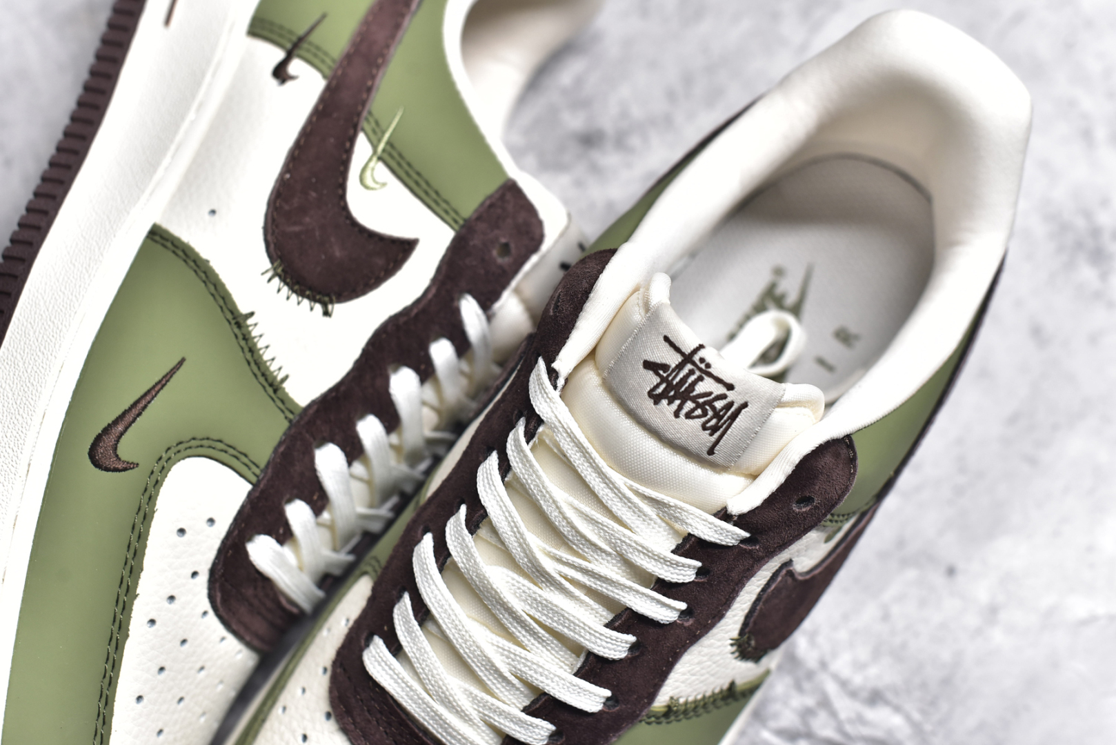 图片[9]-#NK Air Force 1\’07 Low 斯图西联名-绿棕 空军一号 低帮休闲板鞋 KK1988-038 #原楦头原纸板 原装鞋盒 定制五金配件 内置全掌气垫 原厂鞋底 尺码：36 36.5 37.5 38 38.5 39 40 40.5 41 42 42.5 43 44 44.5 45-选品中心