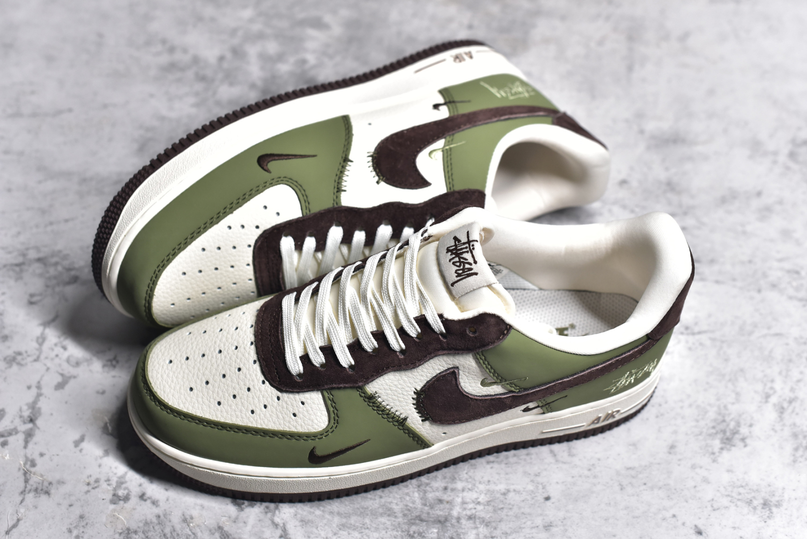 图片[7]-#NK Air Force 1\’07 Low 斯图西联名-绿棕 空军一号 低帮休闲板鞋 KK1988-038 #原楦头原纸板 原装鞋盒 定制五金配件 内置全掌气垫 原厂鞋底 尺码：36 36.5 37.5 38 38.5 39 40 40.5 41 42 42.5 43 44 44.5 45-选品中心