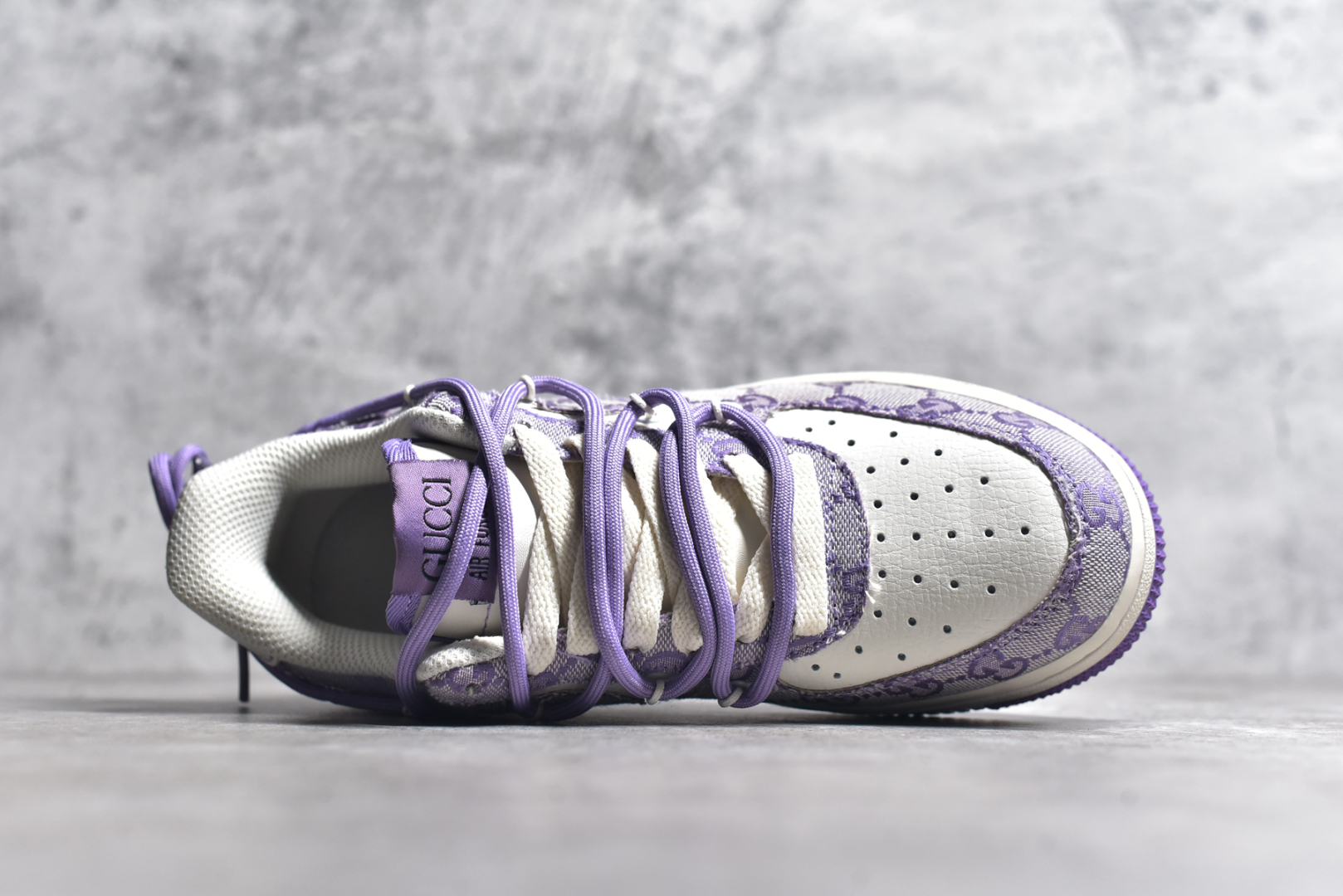 图片[4]-#NK Air Force 1\’07 Low x Gucci 古驰绑带紫 空军一号低帮休闲板鞋 BD7700-022 #颜色采用Gucci主打粉色 绑带的设计打破传统空军的鞋款束缚 原楦头原纸板 专注外贸渠道 全掌内置蜂窝气垫 原厂中底钢印 尺码：36 36.5 37.5 38 38.5 39 40 40.5 41 42 42.5 43 44 44.5 45-选品中心