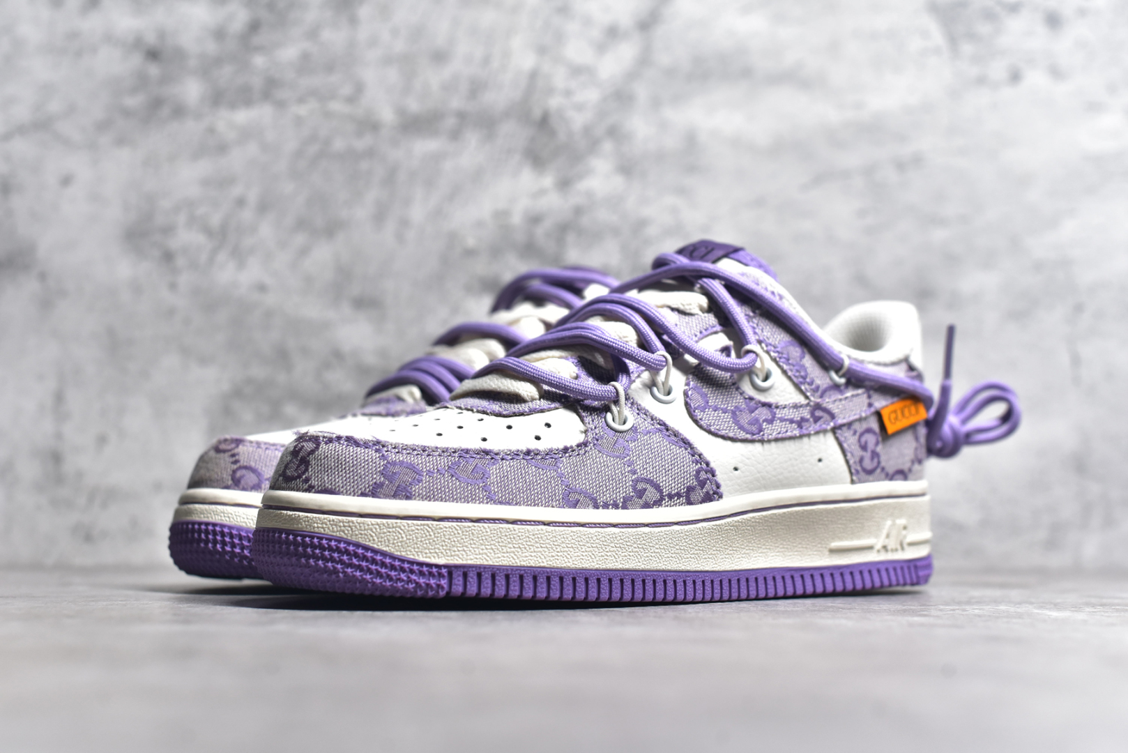 图片[2]-#NK Air Force 1\’07 Low x Gucci 古驰绑带紫 空军一号低帮休闲板鞋 BD7700-022 #颜色采用Gucci主打粉色 绑带的设计打破传统空军的鞋款束缚 原楦头原纸板 专注外贸渠道 全掌内置蜂窝气垫 原厂中底钢印 尺码：36 36.5 37.5 38 38.5 39 40 40.5 41 42 42.5 43 44 44.5 45-选品中心