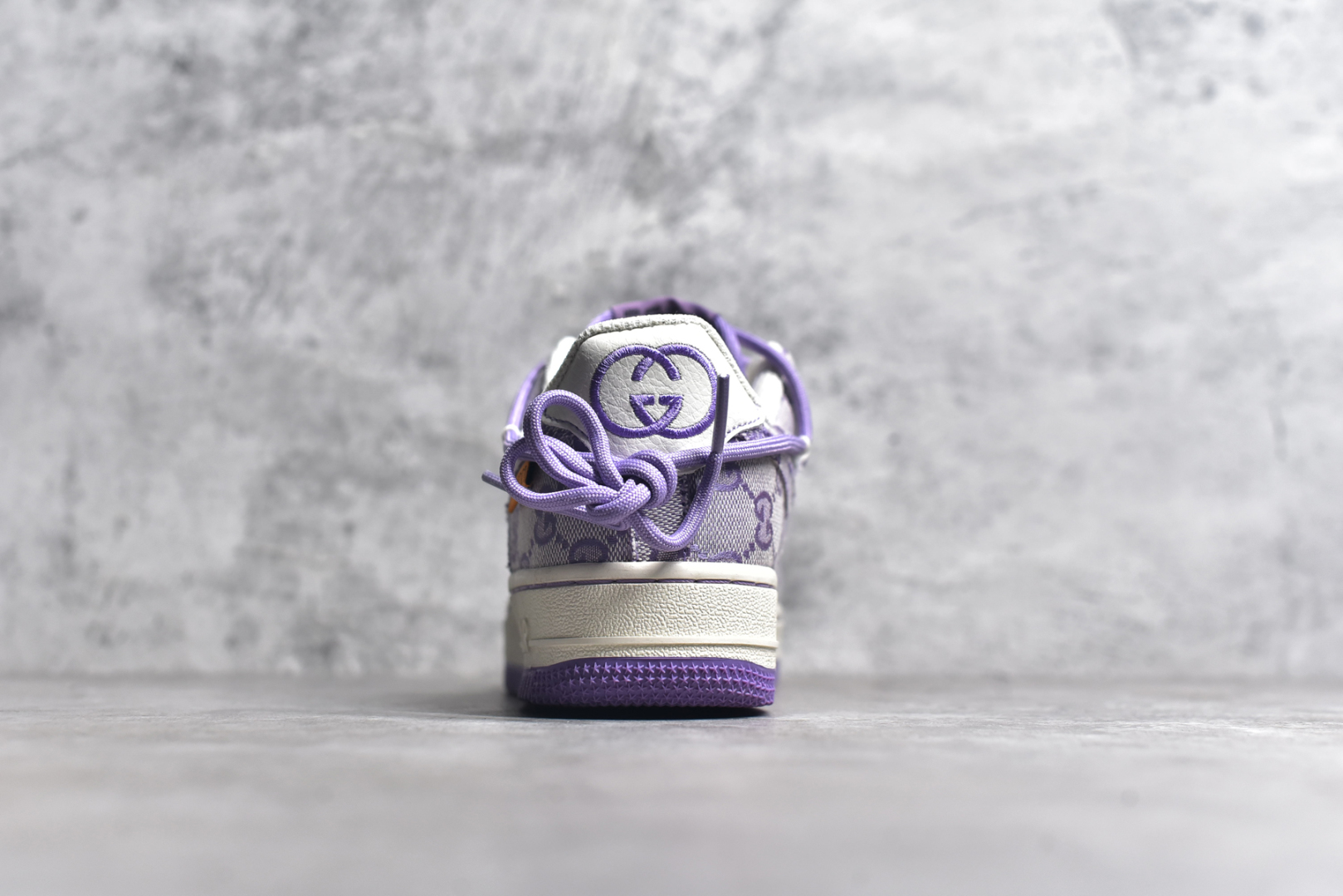 图片[5]-#NK Air Force 1\’07 Low x Gucci 古驰绑带紫 空军一号低帮休闲板鞋 BD7700-022 #颜色采用Gucci主打粉色 绑带的设计打破传统空军的鞋款束缚 原楦头原纸板 专注外贸渠道 全掌内置蜂窝气垫 原厂中底钢印 尺码：36 36.5 37.5 38 38.5 39 40 40.5 41 42 42.5 43 44 44.5 45-选品中心