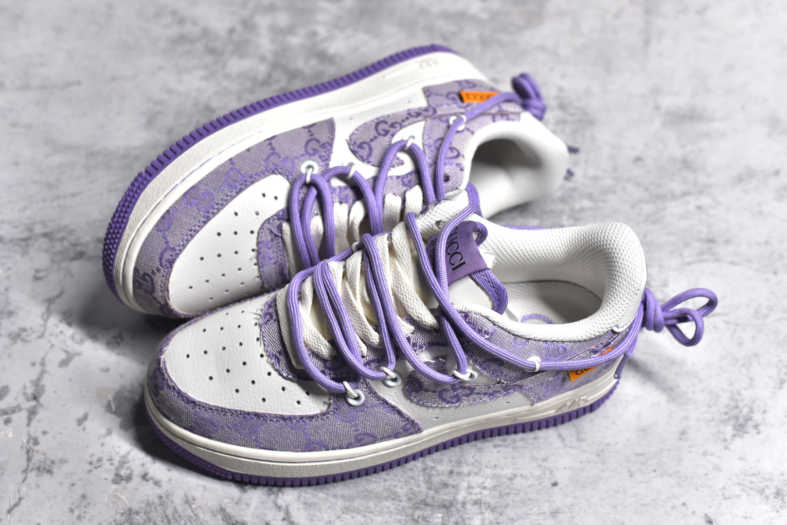 图片[7]-#NK Air Force 1\’07 Low x Gucci 古驰绑带紫 空军一号低帮休闲板鞋 BD7700-022 #颜色采用Gucci主打粉色 绑带的设计打破传统空军的鞋款束缚 原楦头原纸板 专注外贸渠道 全掌内置蜂窝气垫 原厂中底钢印 尺码：36 36.5 37.5 38 38.5 39 40 40.5 41 42 42.5 43 44 44.5 45-选品中心