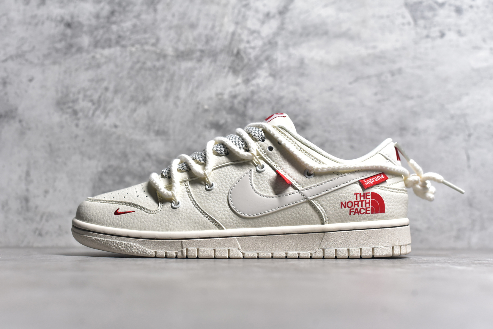 #NK SB Dunk Low x 北面 x Sup系列-绑带米黄白勾 周年高端定制 低帮休闲板鞋 YX5066-229 #定制鞋盒 大厂纯原品质出货 超高清洁度 皮料切割干净无任何毛边 细节完美 尺码：36 36.5 37.5 38 38.5 39 40 40.5 41 42 42.5 43 44 44.5 45-选品中心