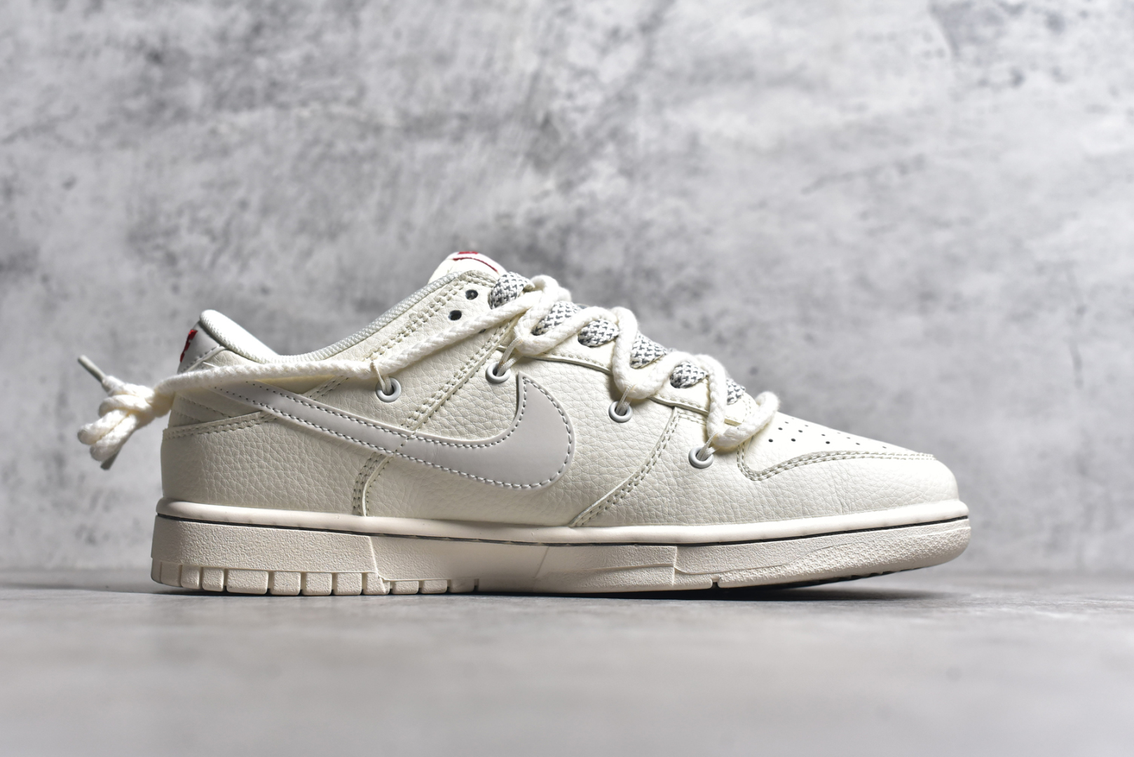 图片[3]-#NK SB Dunk Low x 北面 x Sup系列-绑带米黄白勾 周年高端定制 低帮休闲板鞋 YX5066-229 #定制鞋盒 大厂纯原品质出货 超高清洁度 皮料切割干净无任何毛边 细节完美 尺码：36 36.5 37.5 38 38.5 39 40 40.5 41 42 42.5 43 44 44.5 45-选品中心