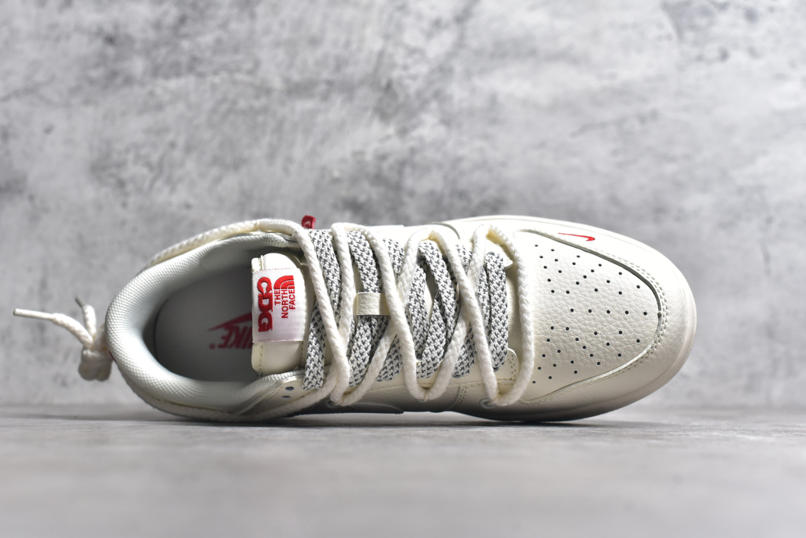 图片[4]-#NK SB Dunk Low x 北面 x Sup系列-绑带米黄白勾 周年高端定制 低帮休闲板鞋 YX5066-229 #定制鞋盒 大厂纯原品质出货 超高清洁度 皮料切割干净无任何毛边 细节完美 尺码：36 36.5 37.5 38 38.5 39 40 40.5 41 42 42.5 43 44 44.5 45-选品中心