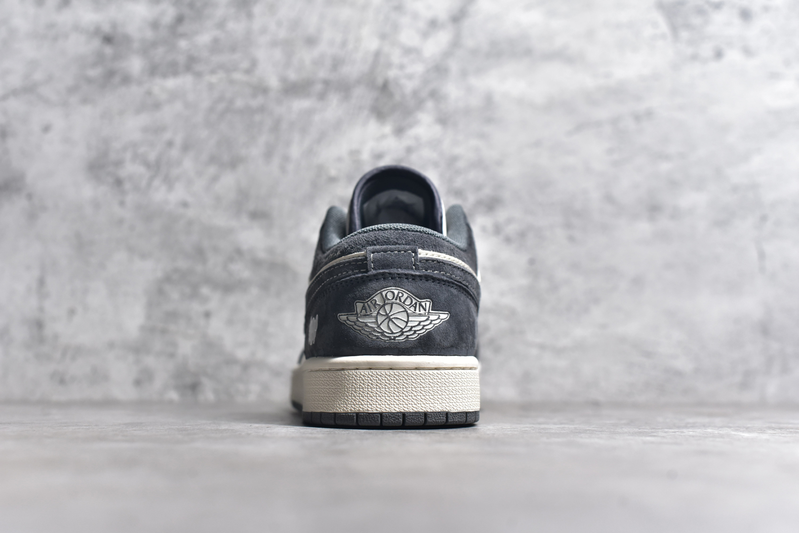 图片[5]-#Air Jordan 1 Low AJ1 乔1 暴力熊联名-深驼灰 高端定制 低帮复古篮球鞋 SJ9950-047 #定制鞋盒 大厂纯原品质出货 超高清洁度 皮料切割干净无任何毛边 细节完美 尺码：36 36.5 37.5 38 38.5 39 40 40.5 41 42 42.5 43 44 44.5 45-选品中心
