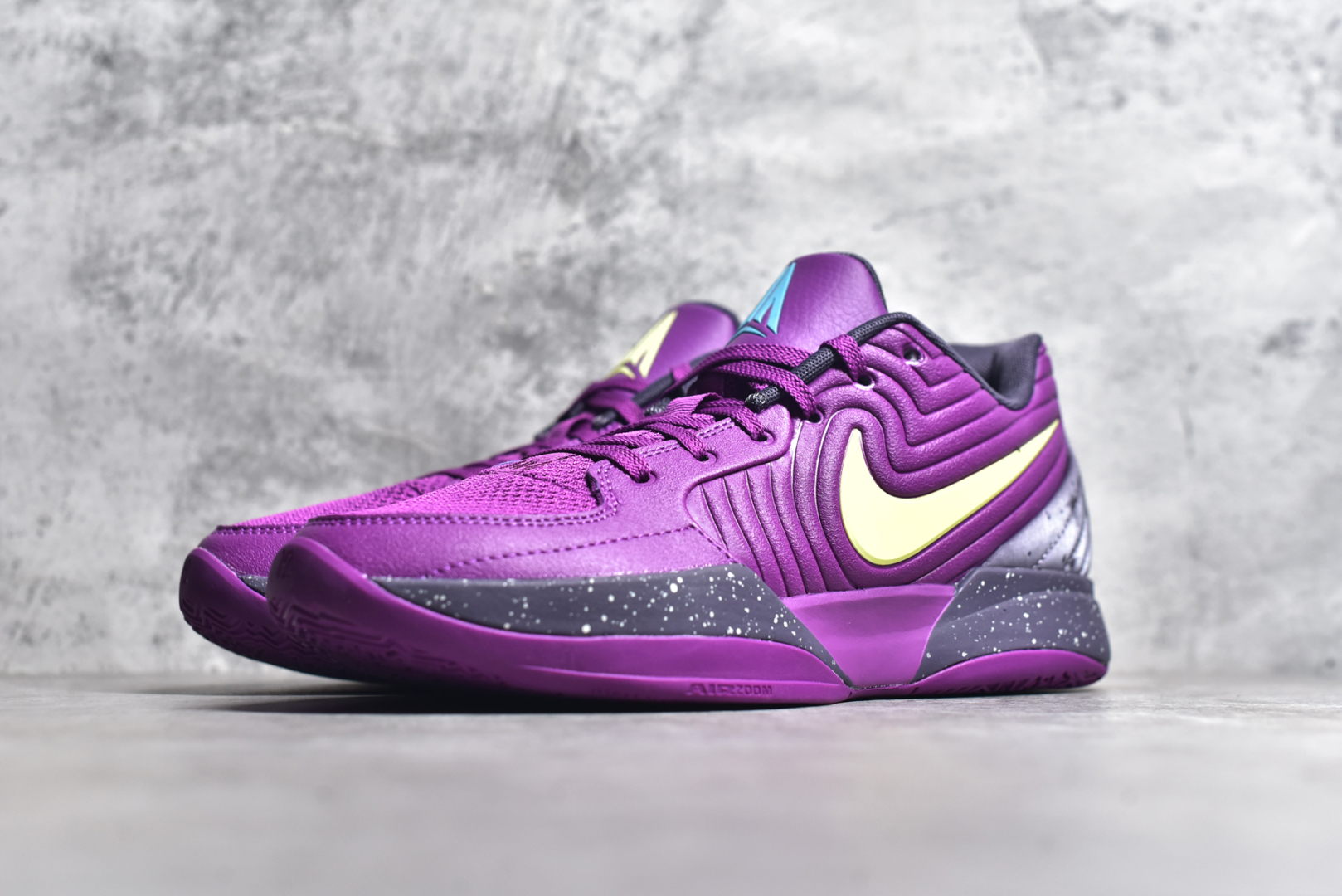 图片[2]-#NK Ja 2 \”Stargazer\” 莫兰特二代 实战篮球鞋 #前掌 Air Zoom 气垫提供出色的回弹，中足模压面板则增强足部锁定和反馈，鞋底的牵引纹理设计灵感来自于莫兰特小时候在后院训练时使用的半挂车轮胎。 #鞋侧支撑设计旨在提供保护与稳定性，瀑布式设计的鞋领内衬与脚踝衬垫为各种运动提供额外的舒适度。高透气网眼鞋面设计则显著提升透气性。 货号：FD7327-500 尺码：39 40 40.5 41 42 42.5 43 44 44.5 45 46-选品中心