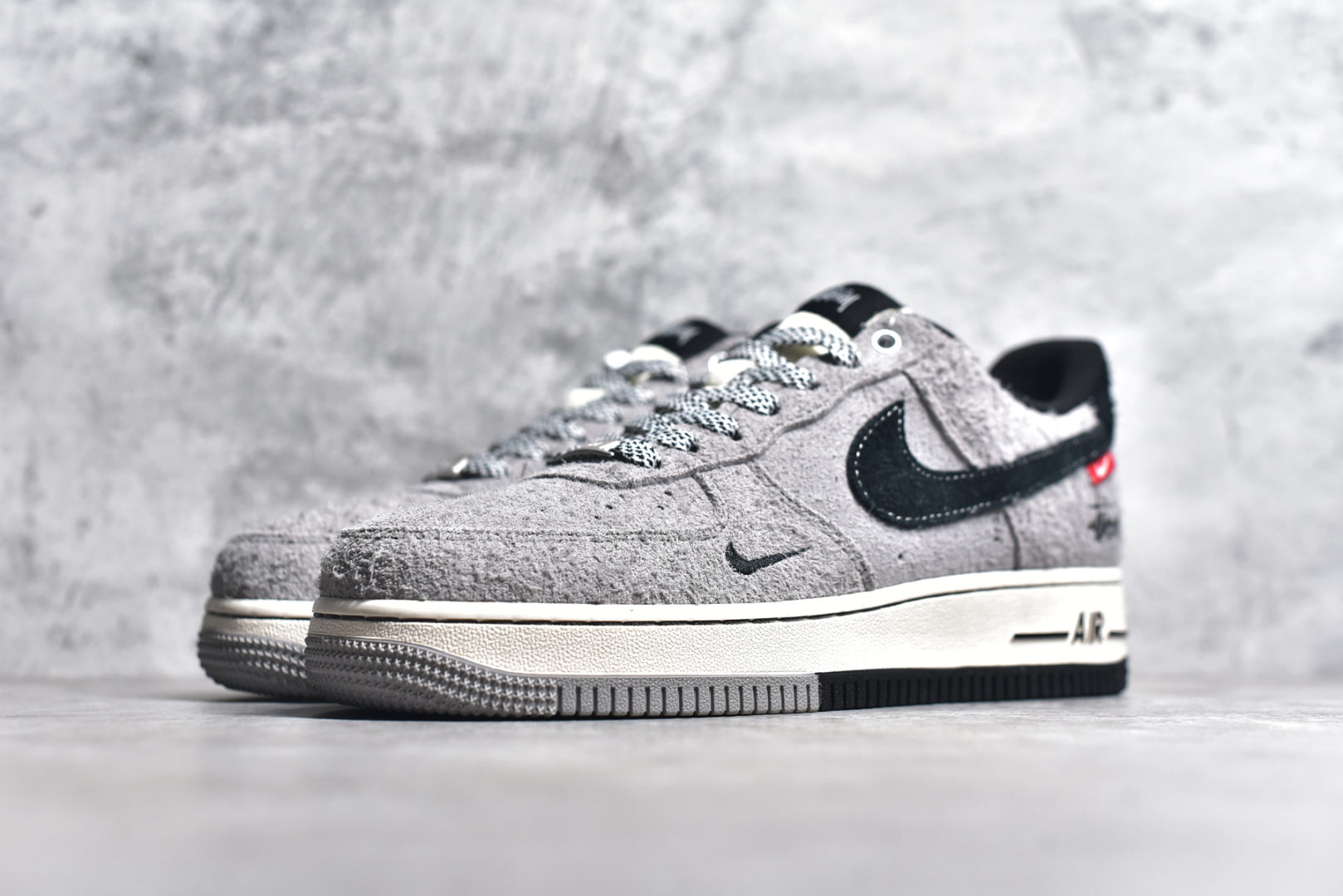 图片[2]-#NK Air Force 1\’07 Low 斯图西联名-翻毛灰 空军一号 低帮休闲板鞋 SJ6698-018 #原楦头原纸板 原装鞋盒 定制五金配件 内置全掌气垫 原厂鞋底 尺码：36 36.5 37.5 38 38.5 39 40 40.5 41 42 42.5 43 44 44.5 45-选品中心