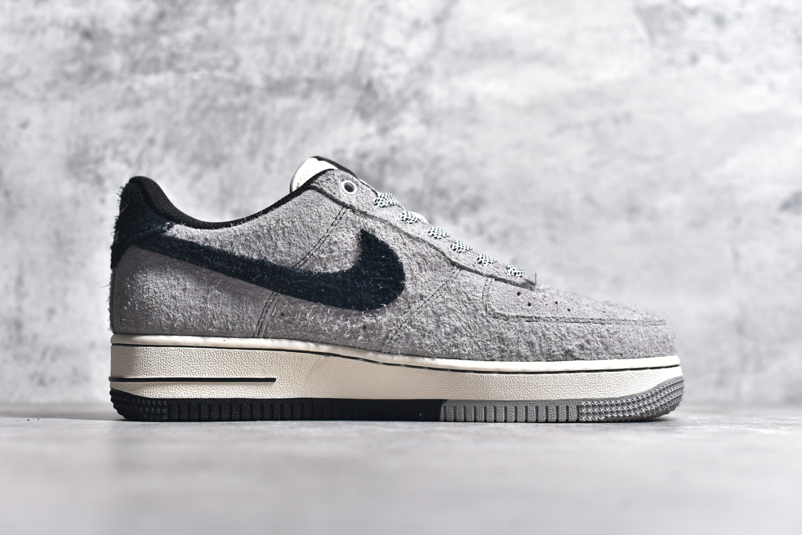 图片[3]-#NK Air Force 1\’07 Low 斯图西联名-翻毛灰 空军一号 低帮休闲板鞋 SJ6698-018 #原楦头原纸板 原装鞋盒 定制五金配件 内置全掌气垫 原厂鞋底 尺码：36 36.5 37.5 38 38.5 39 40 40.5 41 42 42.5 43 44 44.5 45-选品中心
