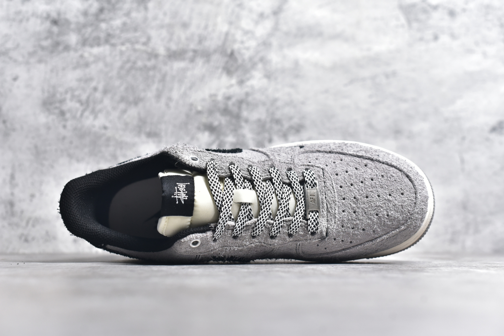 图片[4]-#NK Air Force 1\’07 Low 斯图西联名-翻毛灰 空军一号 低帮休闲板鞋 SJ6698-018 #原楦头原纸板 原装鞋盒 定制五金配件 内置全掌气垫 原厂鞋底 尺码：36 36.5 37.5 38 38.5 39 40 40.5 41 42 42.5 43 44 44.5 45-选品中心