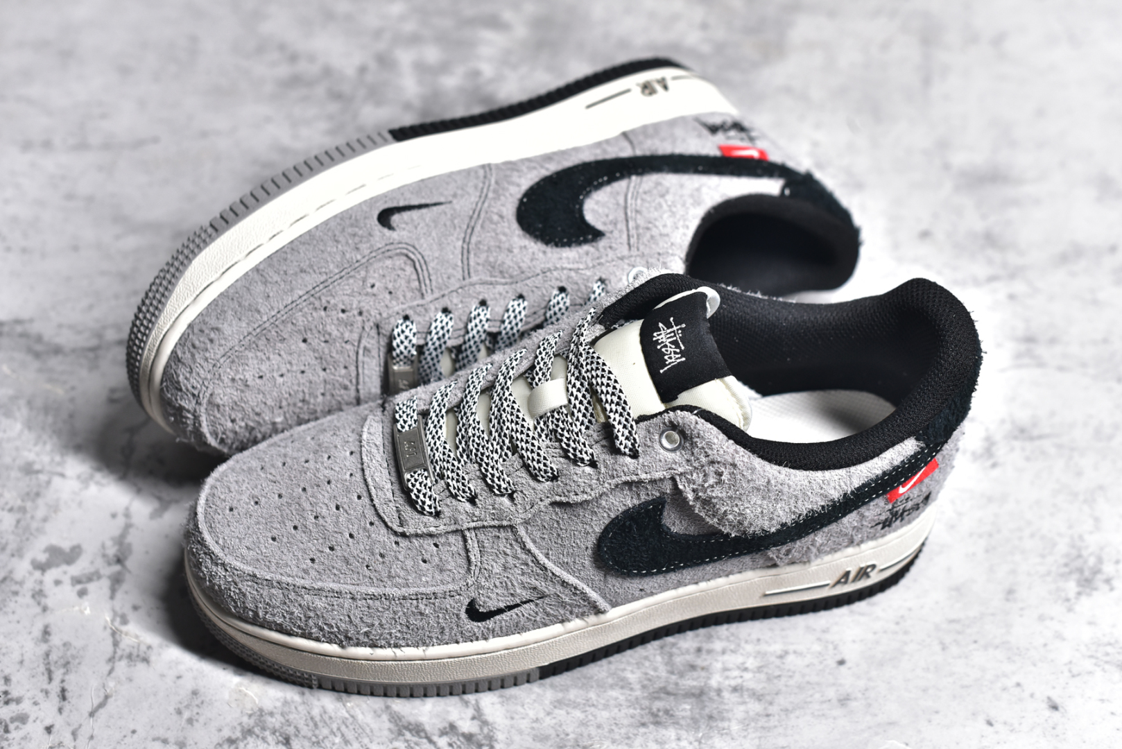 图片[7]-#NK Air Force 1\’07 Low 斯图西联名-翻毛灰 空军一号 低帮休闲板鞋 SJ6698-018 #原楦头原纸板 原装鞋盒 定制五金配件 内置全掌气垫 原厂鞋底 尺码：36 36.5 37.5 38 38.5 39 40 40.5 41 42 42.5 43 44 44.5 45-选品中心