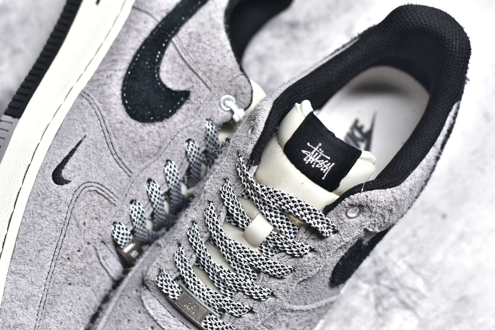 图片[9]-#NK Air Force 1\’07 Low 斯图西联名-翻毛灰 空军一号 低帮休闲板鞋 SJ6698-018 #原楦头原纸板 原装鞋盒 定制五金配件 内置全掌气垫 原厂鞋底 尺码：36 36.5 37.5 38 38.5 39 40 40.5 41 42 42.5 43 44 44.5 45-选品中心