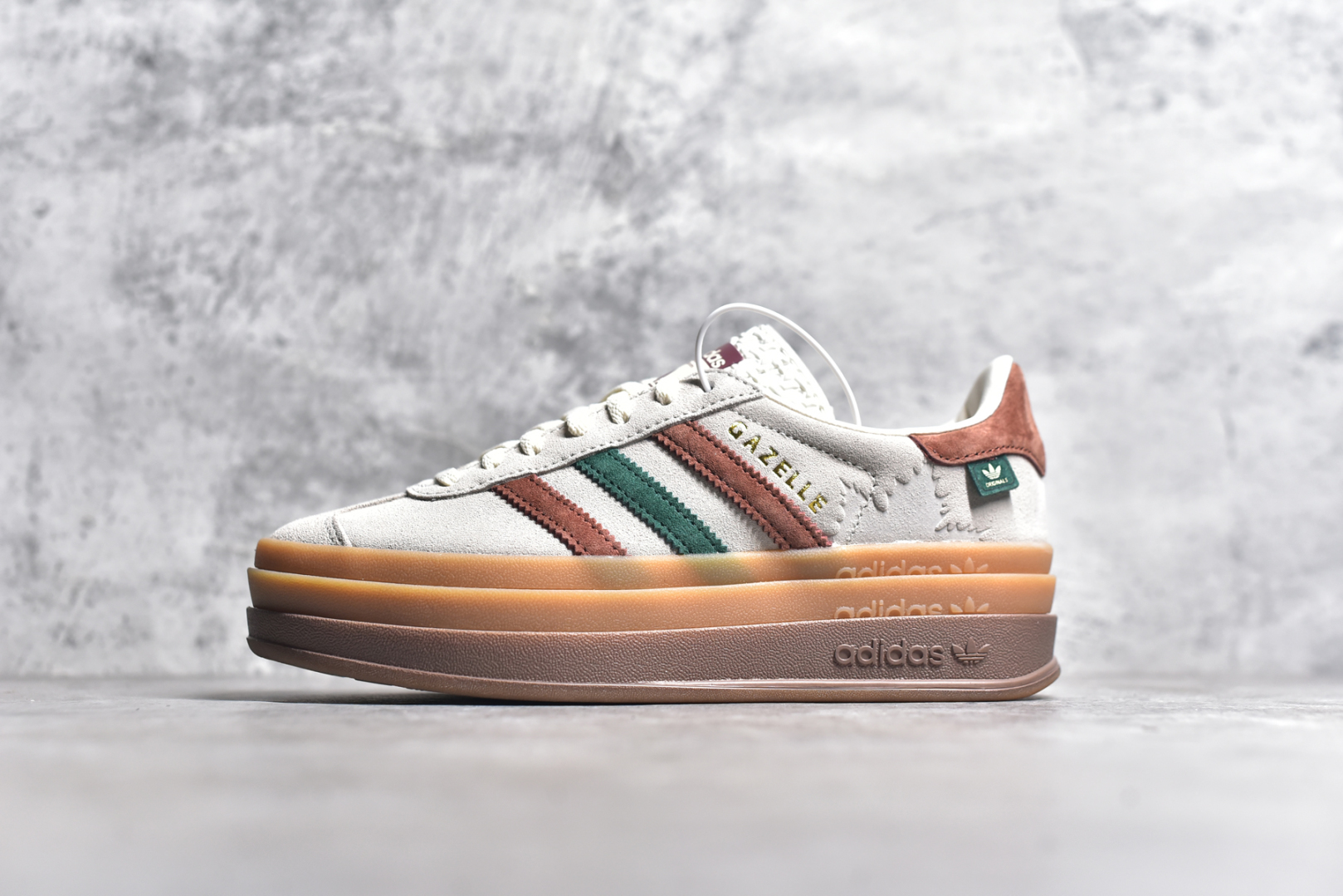 #AD Originals Gazelle Bold W 三叶草厚底休闲防滑耐磨低帮板鞋 鞋头出色设计 塑就出众贴合感稳固的后跟贴合足部曲线设计软弹舒适 不易磨脚橡胶鞋底配合防滑纹路设计 平稳抓地 货号：IG3685 尺码：35.5-40-选品中心
