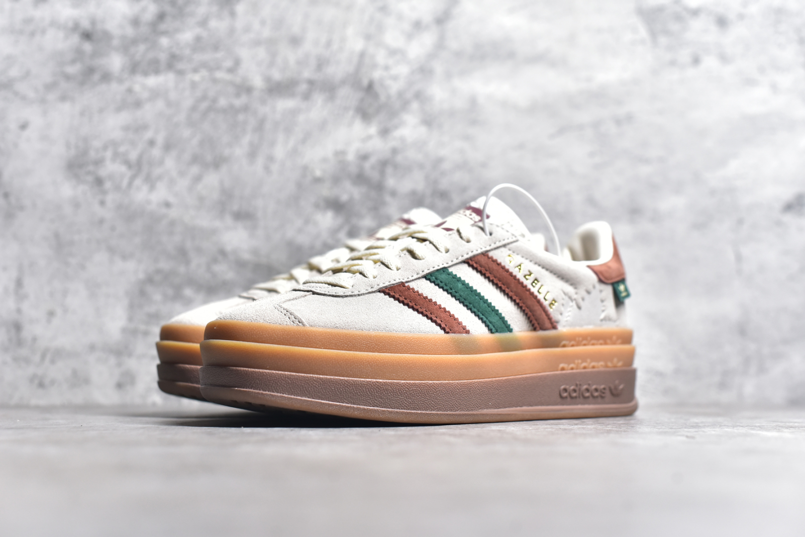 图片[2]-#AD Originals Gazelle Bold W 三叶草厚底休闲防滑耐磨低帮板鞋 鞋头出色设计 塑就出众贴合感稳固的后跟贴合足部曲线设计软弹舒适 不易磨脚橡胶鞋底配合防滑纹路设计 平稳抓地 货号：IG3685 尺码：35.5-40-选品中心