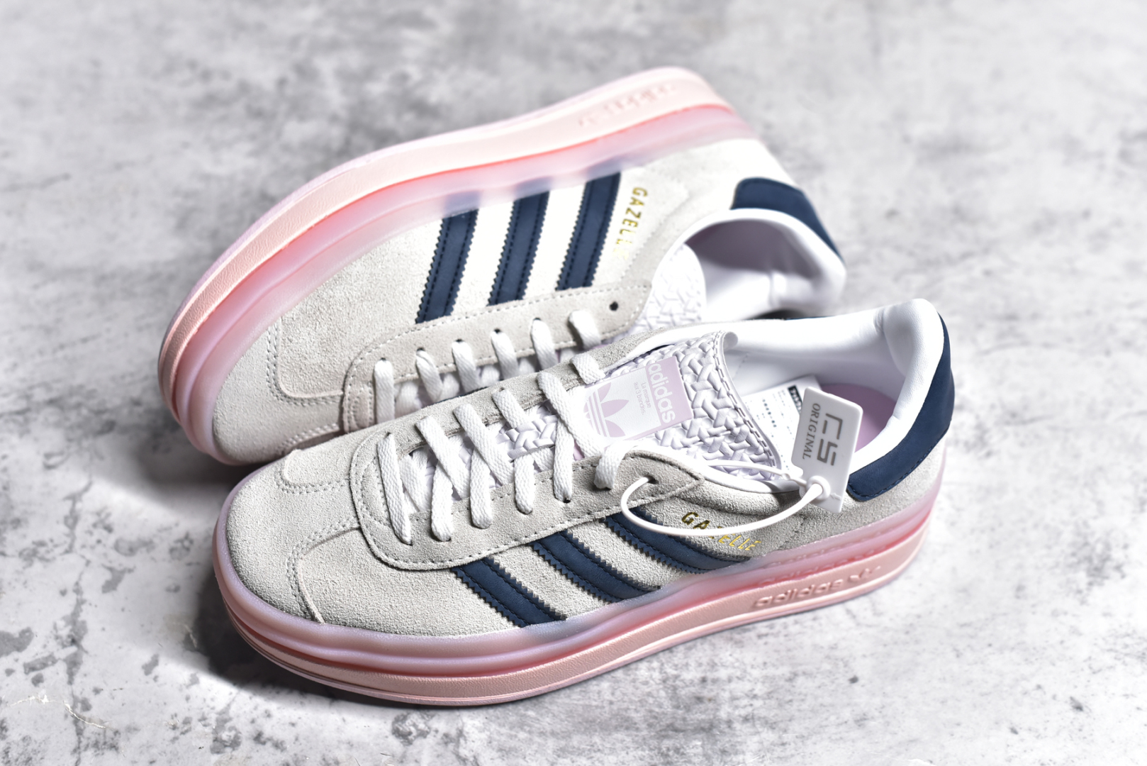 图片[7]-#AD Originals Gazelle Bold W 三叶草厚底休闲防滑耐磨低帮板鞋 鞋头出色设计 塑就出众贴合感稳固的后跟贴合足部曲线设计软弹舒适 不易磨脚橡胶鞋底配合防滑纹路设计 平稳抓地 货号：IE6508 尺码：35.5-40-选品中心
