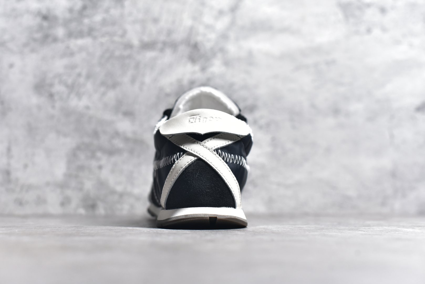 图片[5]-#Onitsuka Tiger CORSAIR™ A55鞋款 作为鬼冢虎品牌创立75周年限定之作 灵感源自1970 年代 慢跑热潮先驱的经典鞋履TIGER CORSAIRT™ 以现代视角崭新呈现 简约廓形与细密缝线条纹相得益彰 饰以鬼塚虎标志性的后跟提耳和十字补强 崭新演绎经典之美 轻盈鞋身搭配出色缓震的纤薄鞋底 精妙平衡舒适与时尚 尺码：36 37 37.5 38 39 39.5 40 40.5 41.5 42 42.5 43 44 44.5 45-选品中心