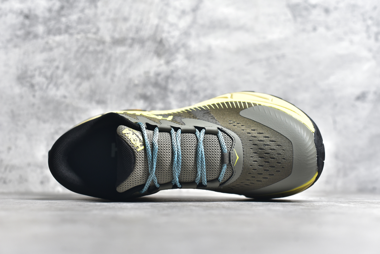 图片[4]-#HOKA SKYLINE-FLOAT X 为HOKA首双搭载PeBax推进板的户外登山鞋，为近期大受欢迎的快速登山趋势打造，可同时对应越野跑与快速登山需求。90%蓖麻油提炼制造的Pebax推进版，搭配以甘蔗材质提炼的双密度EVA中底，为登山者带来源源不绝的前进能量。后跟外侧加长的Swallowtail Heel燕尾设计，同时提供上坡有感推进力、下坡步态更顺畅转换的快速登山新体验，适合想尝试轻量化登山，追求快速登山，但希望同时保持支撑推进力的族群。SKYLINE-FLOAT X使用Vibram黄金大底XS Trek复合橡胶成分，兼具耐磨与抓地力，搭配全新设计的5mm大底鞋齿与鞋纹，让克服崎岖地形更轻松，落地更稳定。 尺码：36 36.5 37.5 38 38.5 39 40 40.5 41 42 42.5 43 44 44.5 45-选品中心
