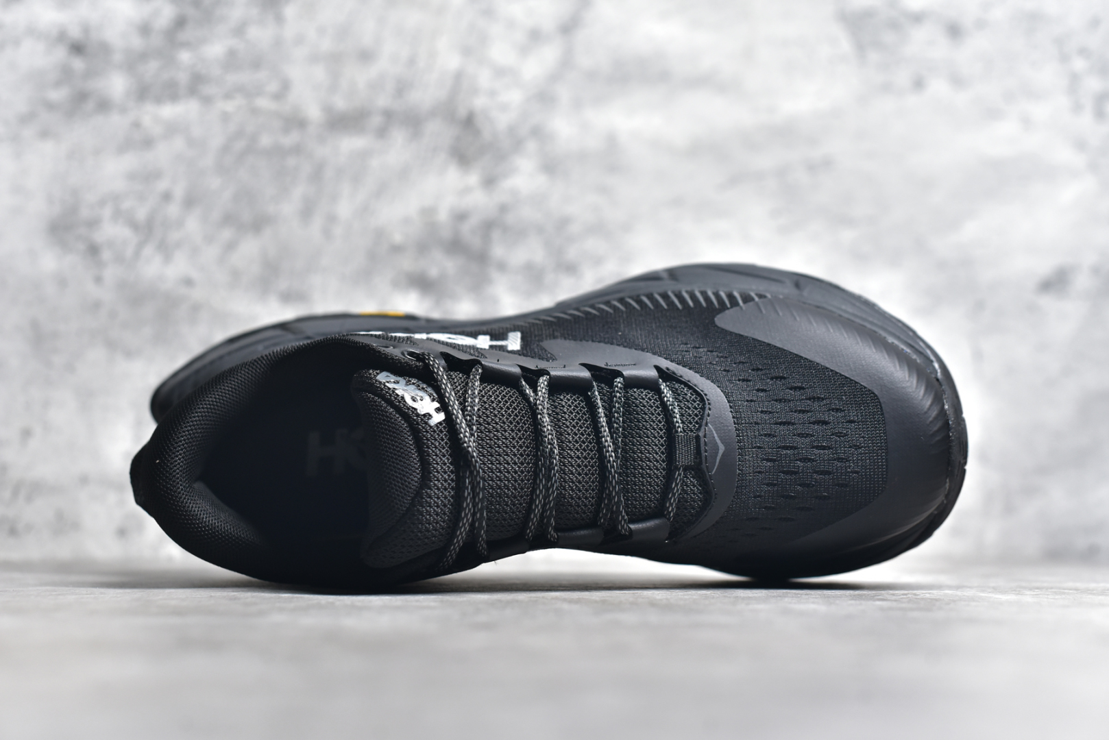 图片[4]-#HOKA SKYLINE-FLOAT X 为HOKA首双搭载PeBax推进板的户外登山鞋，为近期大受欢迎的快速登山趋势打造，可同时对应越野跑与快速登山需求。90%蓖麻油提炼制造的Pebax推进版，搭配以甘蔗材质提炼的双密度EVA中底，为登山者带来源源不绝的前进能量。后跟外侧加长的Swallowtail Heel燕尾设计，同时提供上坡有感推进力、下坡步态更顺畅转换的快速登山新体验，适合想尝试轻量化登山，追求快速登山，但希望同时保持支撑推进力的族群。SKYLINE-FLOAT X使用Vibram黄金大底XS Trek复合橡胶成分，兼具耐磨与抓地力，搭配全新设计的5mm大底鞋齿与鞋纹，让克服崎岖地形更轻松，落地更稳定。 尺码：36 36.5 37.5 38 38.5 39 40 40.5 41 42 42.5 43 44 44.5 45-选品中心