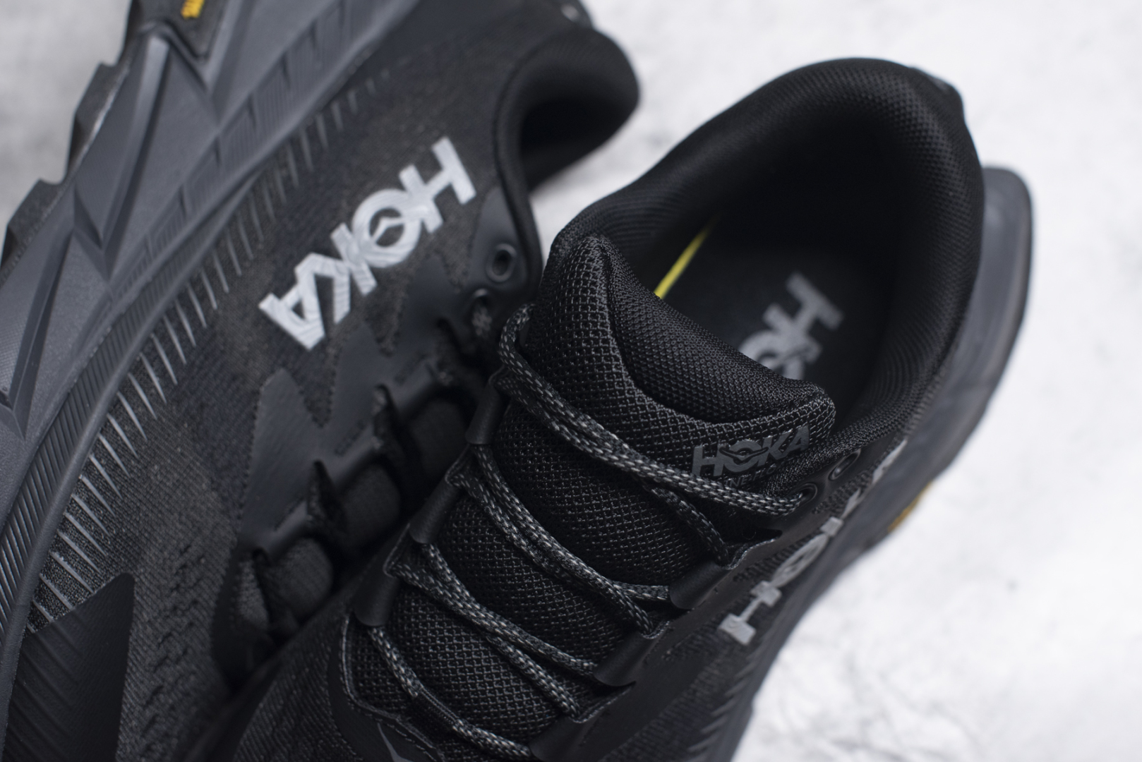 图片[9]-#HOKA SKYLINE-FLOAT X 为HOKA首双搭载PeBax推进板的户外登山鞋，为近期大受欢迎的快速登山趋势打造，可同时对应越野跑与快速登山需求。90%蓖麻油提炼制造的Pebax推进版，搭配以甘蔗材质提炼的双密度EVA中底，为登山者带来源源不绝的前进能量。后跟外侧加长的Swallowtail Heel燕尾设计，同时提供上坡有感推进力、下坡步态更顺畅转换的快速登山新体验，适合想尝试轻量化登山，追求快速登山，但希望同时保持支撑推进力的族群。SKYLINE-FLOAT X使用Vibram黄金大底XS Trek复合橡胶成分，兼具耐磨与抓地力，搭配全新设计的5mm大底鞋齿与鞋纹，让克服崎岖地形更轻松，落地更稳定。 尺码：36 36.5 37.5 38 38.5 39 40 40.5 41 42 42.5 43 44 44.5 45-选品中心