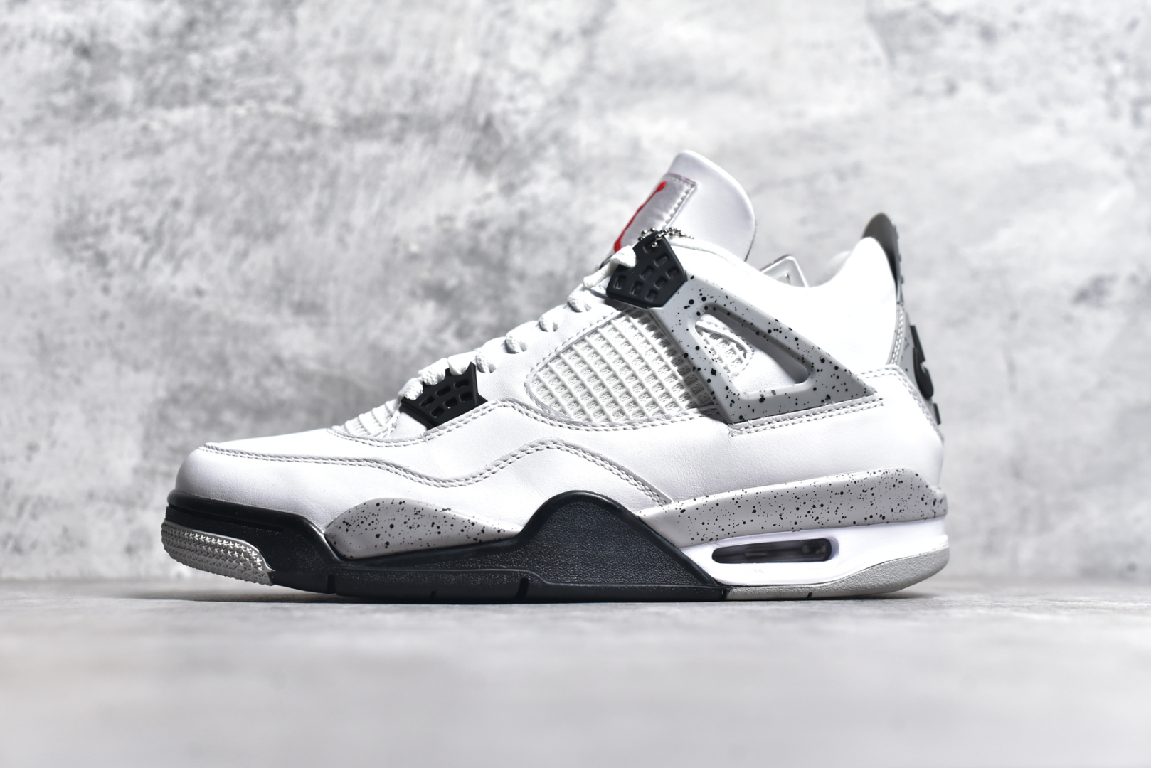 #NK Air Jordan 4 Retro代中帮复古休闲运动文化篮球鞋 采用原厂纳帕头层皮组合固色翻毛皮鞋面材质#TPU超Q弹网格材质#还原ZP细节#原厂流水成型工艺及拉帮注胶效果#全新底模,完美品相清洁度及喷漆效果❗货号：84060 192 尺码：40.5 41 42 42.5 43 44 44.5 45 46-选品中心