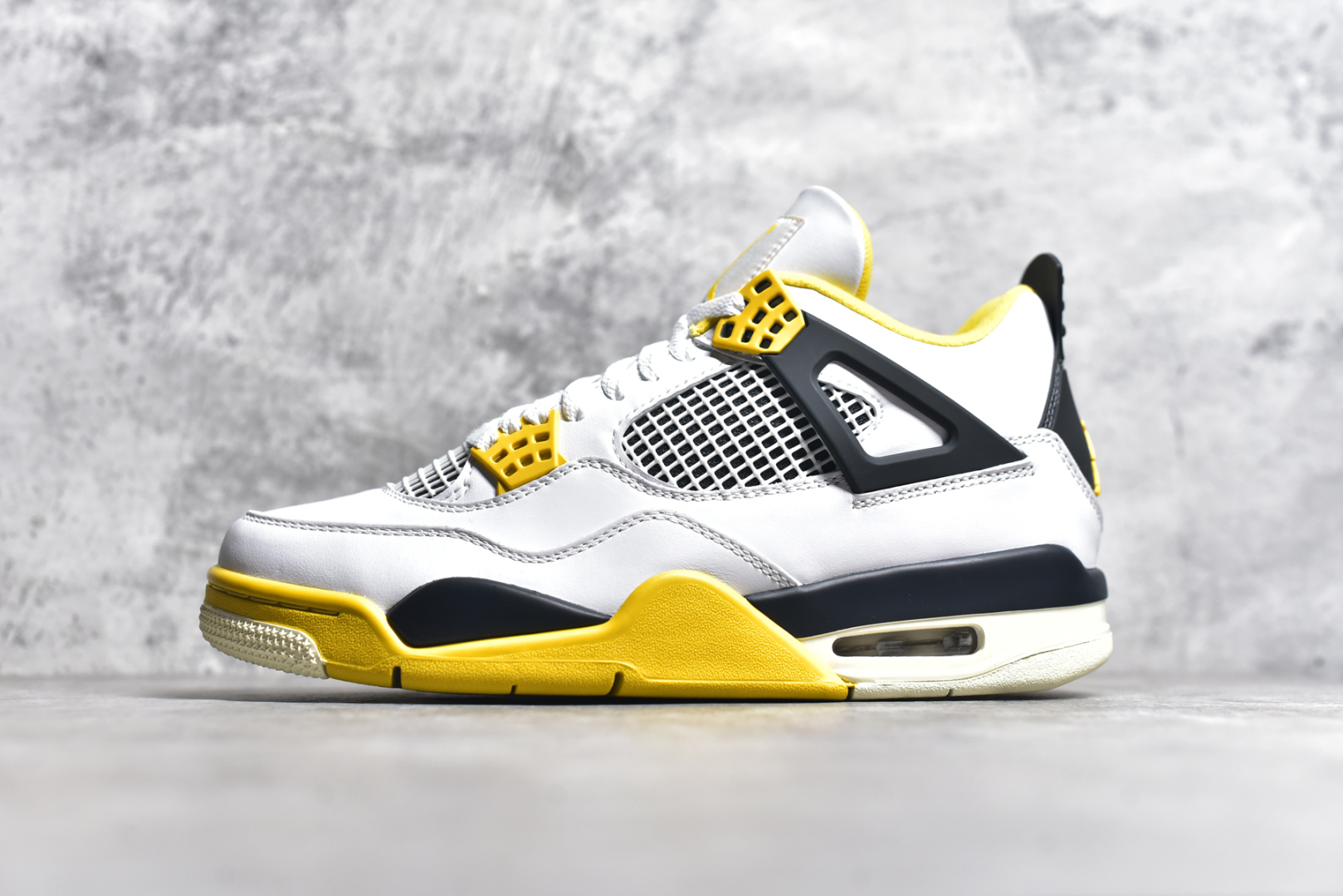 #NK Air Jordan 4 Retro代中帮复古休闲运动文化篮球鞋 采用原厂纳帕头层皮组合固色翻毛皮鞋面材质#TPU超Q弹网格材质#还原ZP细节#原厂流水成型工艺及拉帮注胶效果#全新底模,完美品相清洁度及喷漆效果❗货号：AQ9129 101 尺码：40.5 41 42 42.5 43 44 44.5 45 46-选品中心