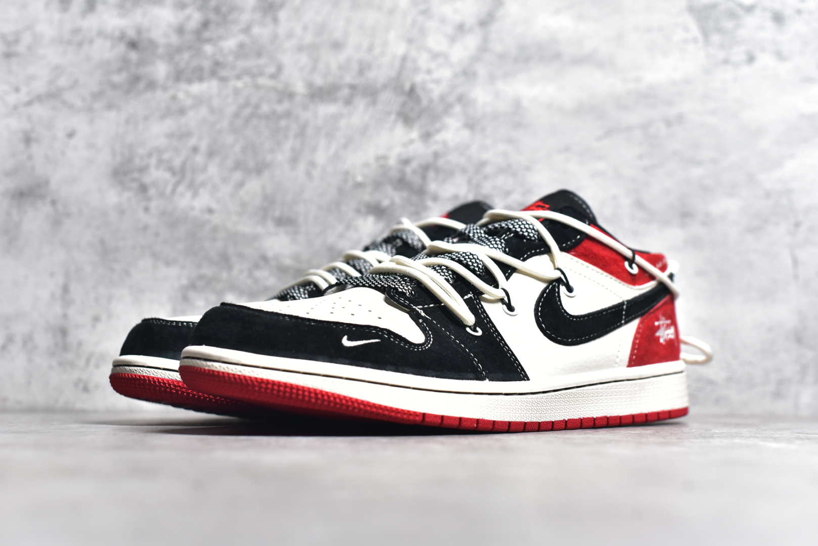 图片[2]-#Air Jordan 1 Low AJ1 乔1 斯图西联名-黑红抽绳 高端定制 低帮复古篮球鞋 SJ9950-048 #定制鞋盒 大厂纯原品质出货 超高清洁度 皮料切割干净无任何毛边 细节完美 尺码：36 36.5 37.5 38 38.5 39 40 40.5 41 42 42.5 43 44 44.5 45-选品中心