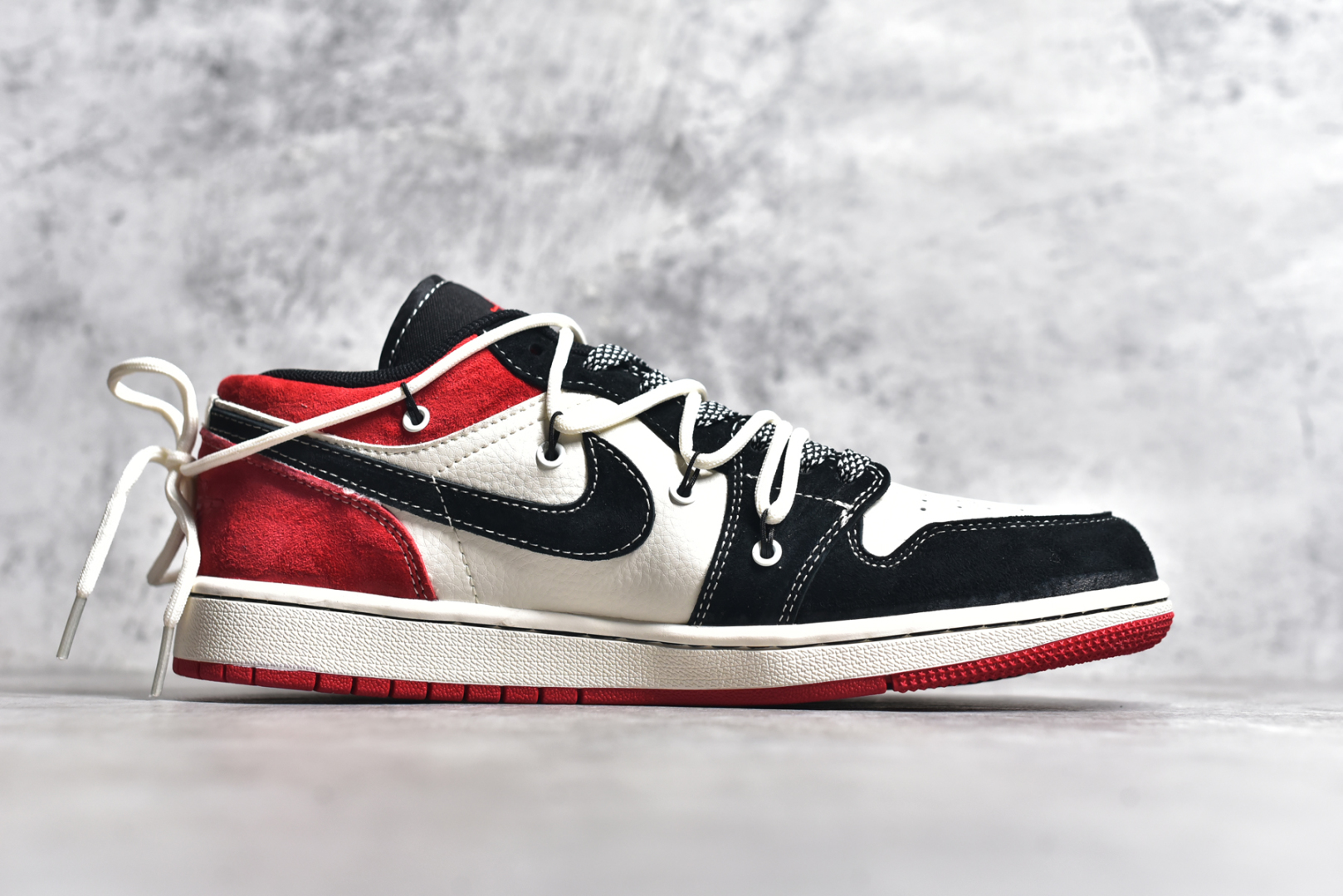 图片[3]-#Air Jordan 1 Low AJ1 乔1 斯图西联名-黑红抽绳 高端定制 低帮复古篮球鞋 SJ9950-048 #定制鞋盒 大厂纯原品质出货 超高清洁度 皮料切割干净无任何毛边 细节完美 尺码：36 36.5 37.5 38 38.5 39 40 40.5 41 42 42.5 43 44 44.5 45-选品中心