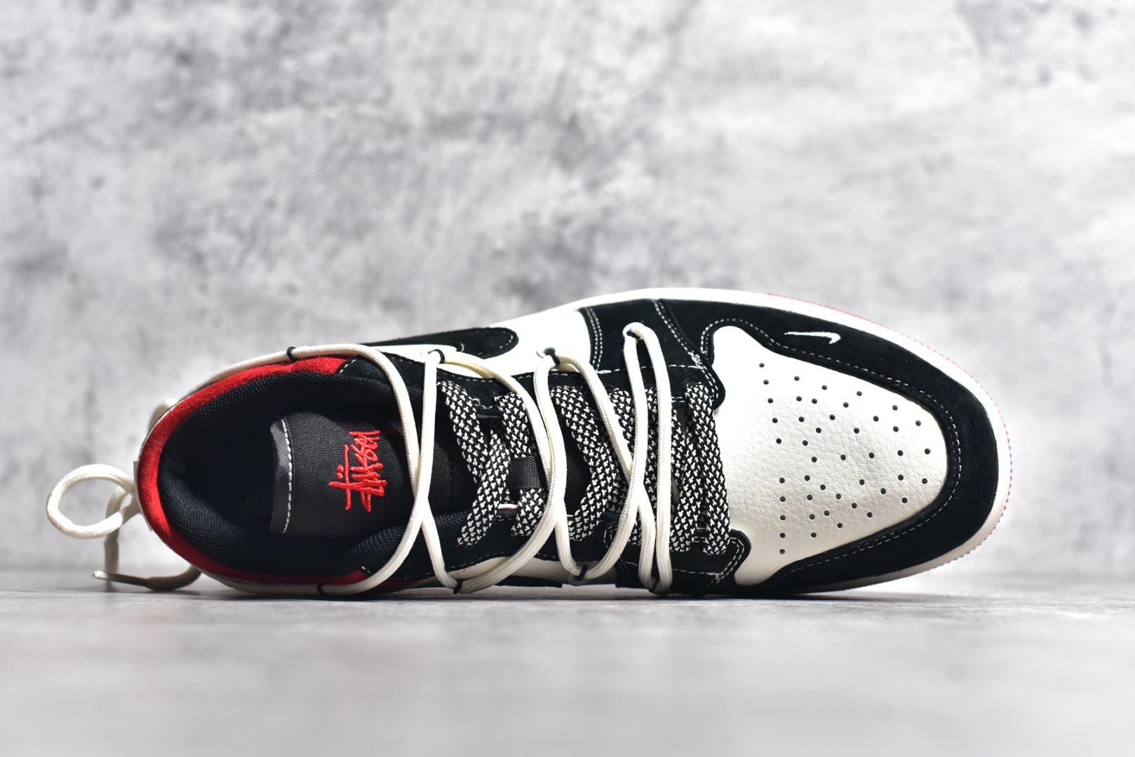 图片[4]-#Air Jordan 1 Low AJ1 乔1 斯图西联名-黑红抽绳 高端定制 低帮复古篮球鞋 SJ9950-048 #定制鞋盒 大厂纯原品质出货 超高清洁度 皮料切割干净无任何毛边 细节完美 尺码：36 36.5 37.5 38 38.5 39 40 40.5 41 42 42.5 43 44 44.5 45-选品中心