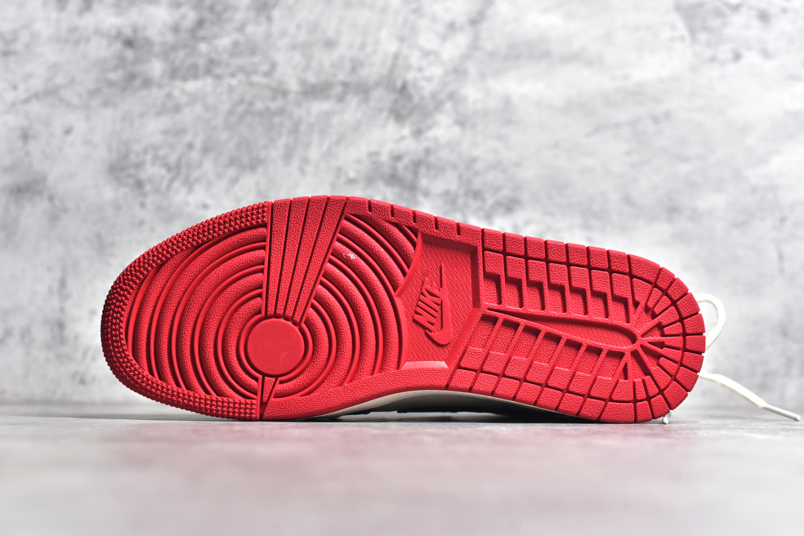 图片[6]-#Air Jordan 1 Low AJ1 乔1 斯图西联名-黑红抽绳 高端定制 低帮复古篮球鞋 SJ9950-048 #定制鞋盒 大厂纯原品质出货 超高清洁度 皮料切割干净无任何毛边 细节完美 尺码：36 36.5 37.5 38 38.5 39 40 40.5 41 42 42.5 43 44 44.5 45-选品中心