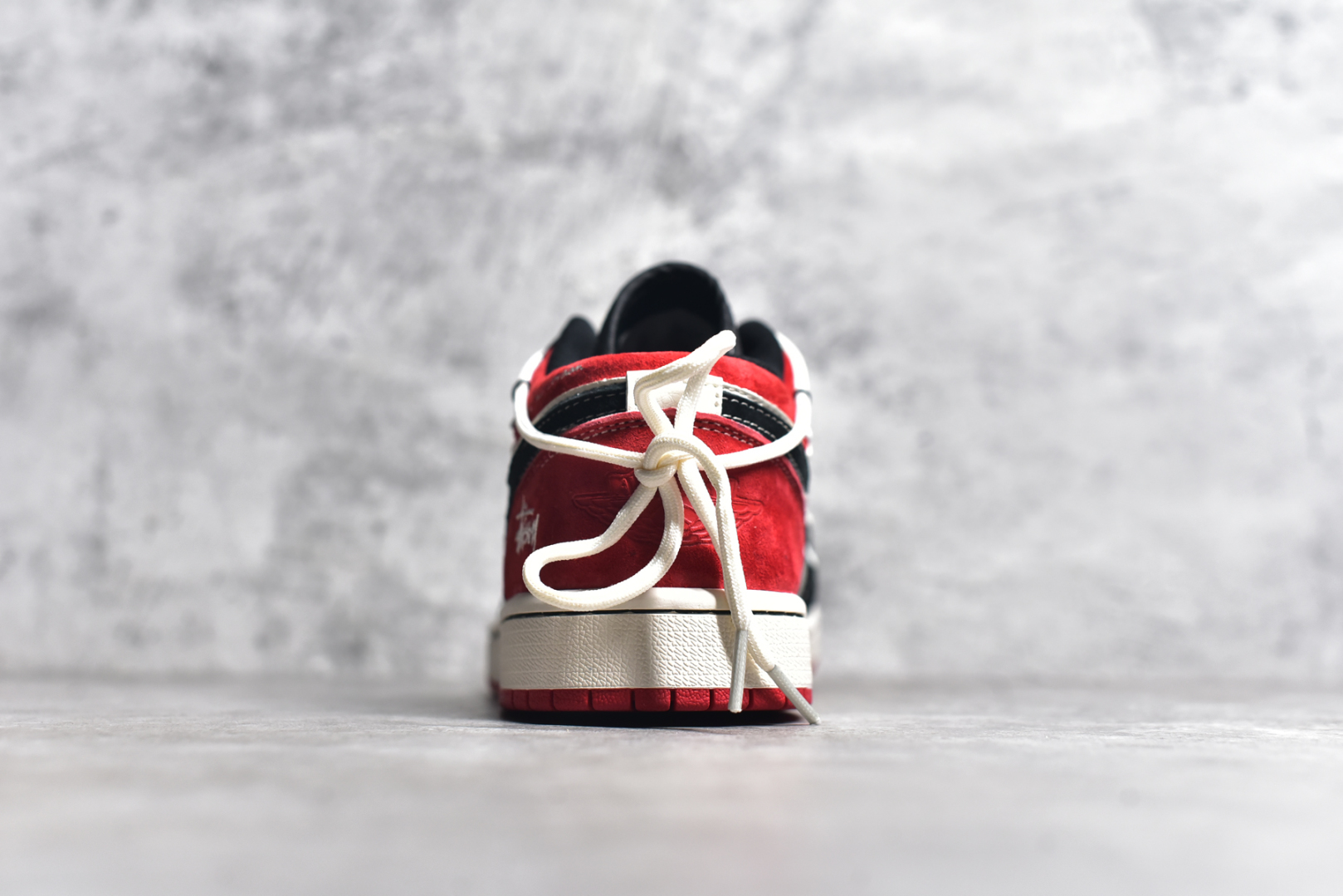 图片[5]-#Air Jordan 1 Low AJ1 乔1 斯图西联名-黑红抽绳 高端定制 低帮复古篮球鞋 SJ9950-048 #定制鞋盒 大厂纯原品质出货 超高清洁度 皮料切割干净无任何毛边 细节完美 尺码：36 36.5 37.5 38 38.5 39 40 40.5 41 42 42.5 43 44 44.5 45-选品中心