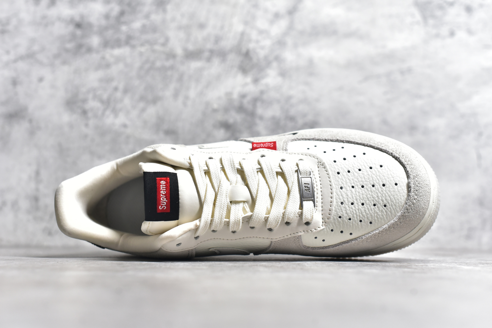 图片[4]-#NK Air Force 1\’07 Low Supreme联名-米灰织布标 空军一号低帮休闲板鞋 CH6336-517 #原楦头原纸板 原装鞋盒 定制五金配件 内置全掌气垫 原厂鞋底 尺码：36 36.5 37.5 38 38.5 39 40 40.5 41 42 42.5 43 44 44.5 45-选品中心