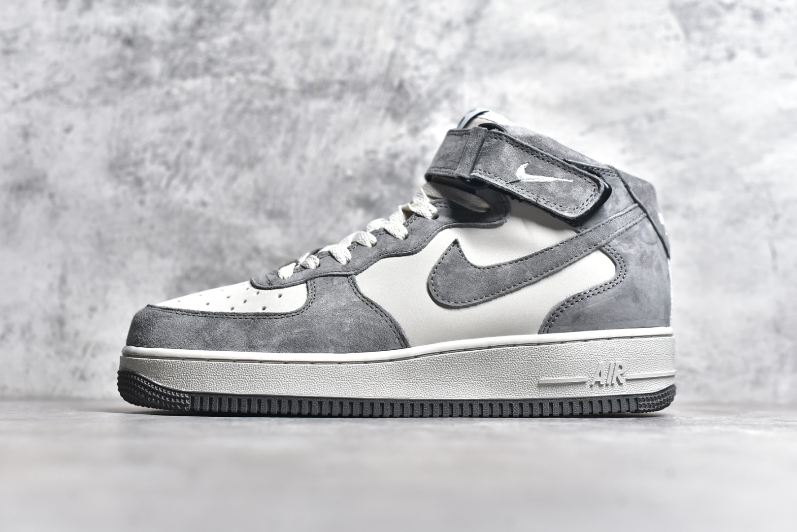 #NK Air Force 1\’07 Mid 漫威主题 黑豹 空军一号3M反光中帮休闲板鞋 CW2288-668 #定制皮料 原楦原纸板 纯正空军版型 内置全掌气垫 尺码：36 36.5 37.5 38 38.5 39 40 40.5 41 42 42.5 43 44 44.5 45-选品中心