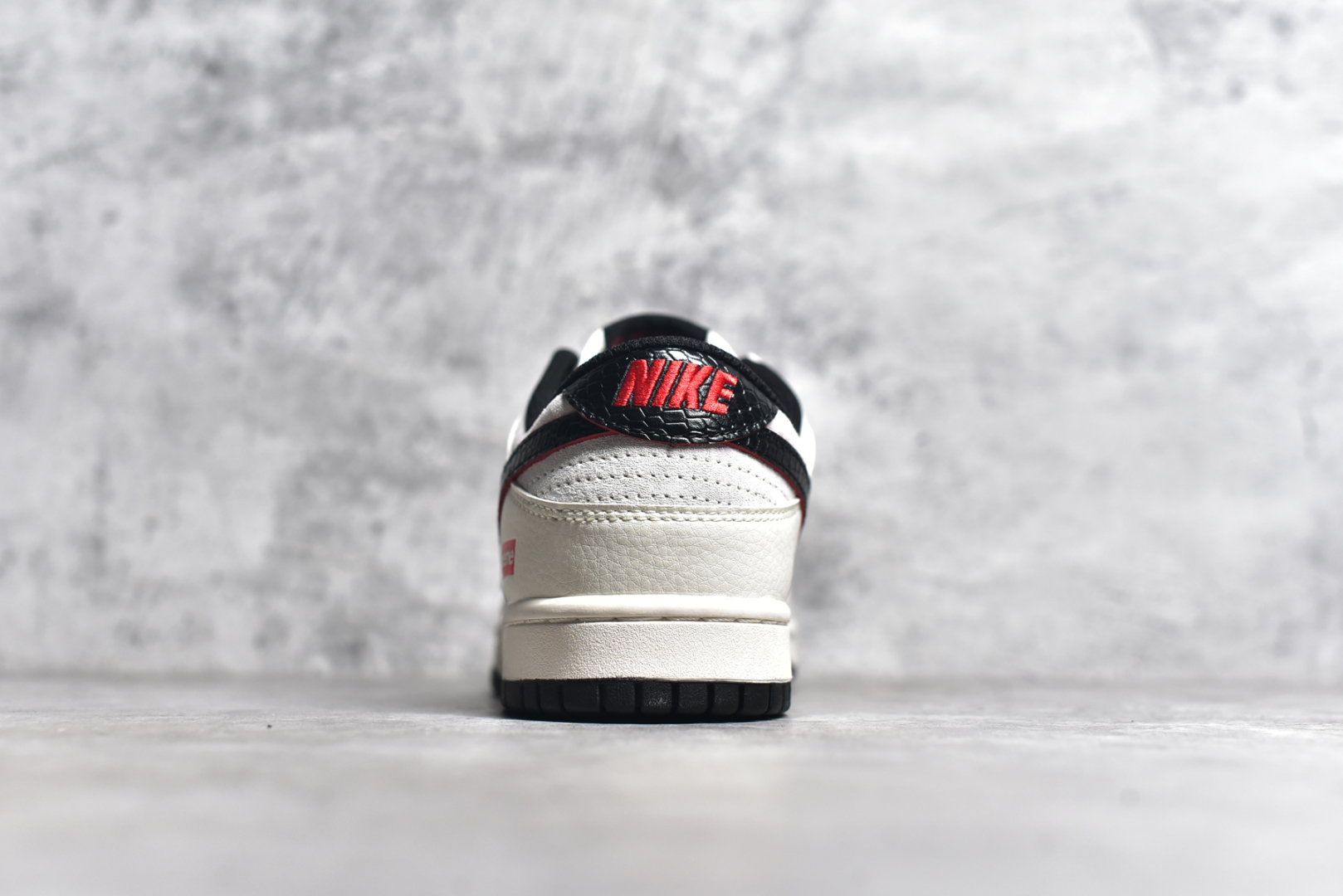 图片[5]-#NK SB Dunk Low 蛇年系列-黑蛇皮黑勾 周年高端定制 低帮休闲板鞋 DM6868-012 #定制鞋盒 大厂纯原品质出货 超高清洁度 皮料切割干净无任何毛边 细节完美 尺码：36 36.5 37.5 38 38.5 39 40 40.5 41 42 42.5 43 44 44.5 45-选品中心
