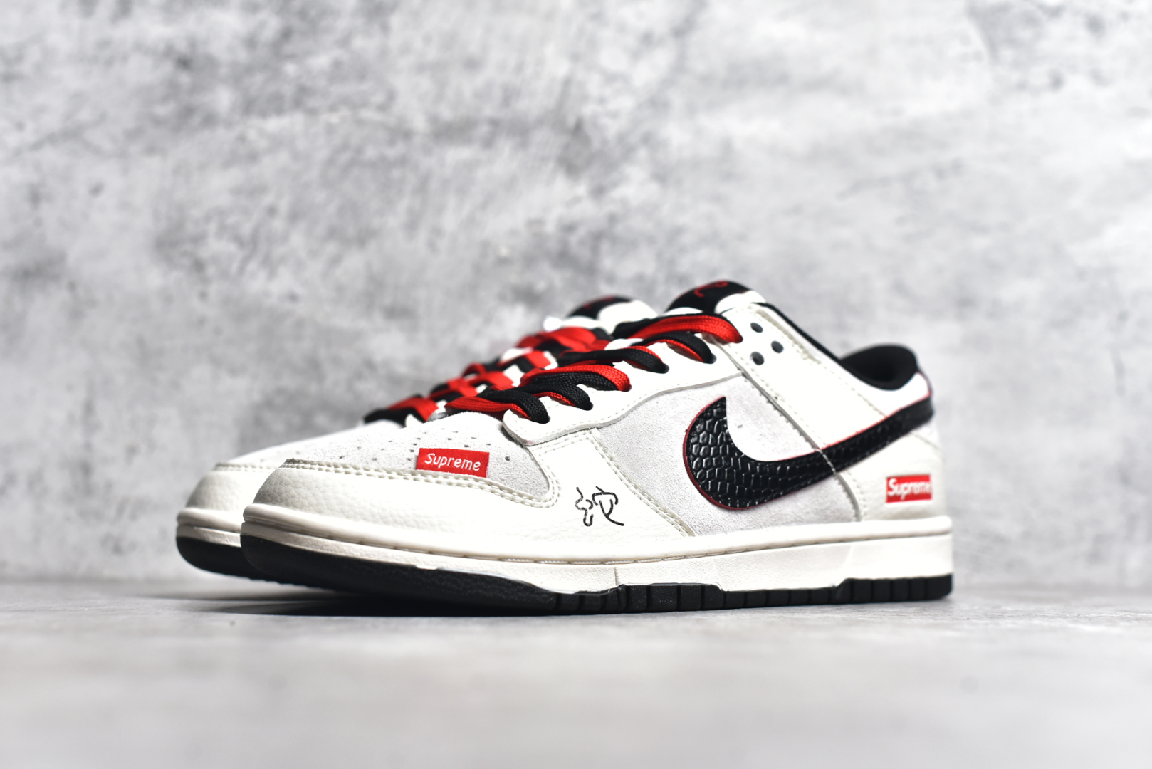 图片[2]-#NK SB Dunk Low 蛇年系列-黑蛇皮黑勾 周年高端定制 低帮休闲板鞋 DM6868-012 #定制鞋盒 大厂纯原品质出货 超高清洁度 皮料切割干净无任何毛边 细节完美 尺码：36 36.5 37.5 38 38.5 39 40 40.5 41 42 42.5 43 44 44.5 45-选品中心