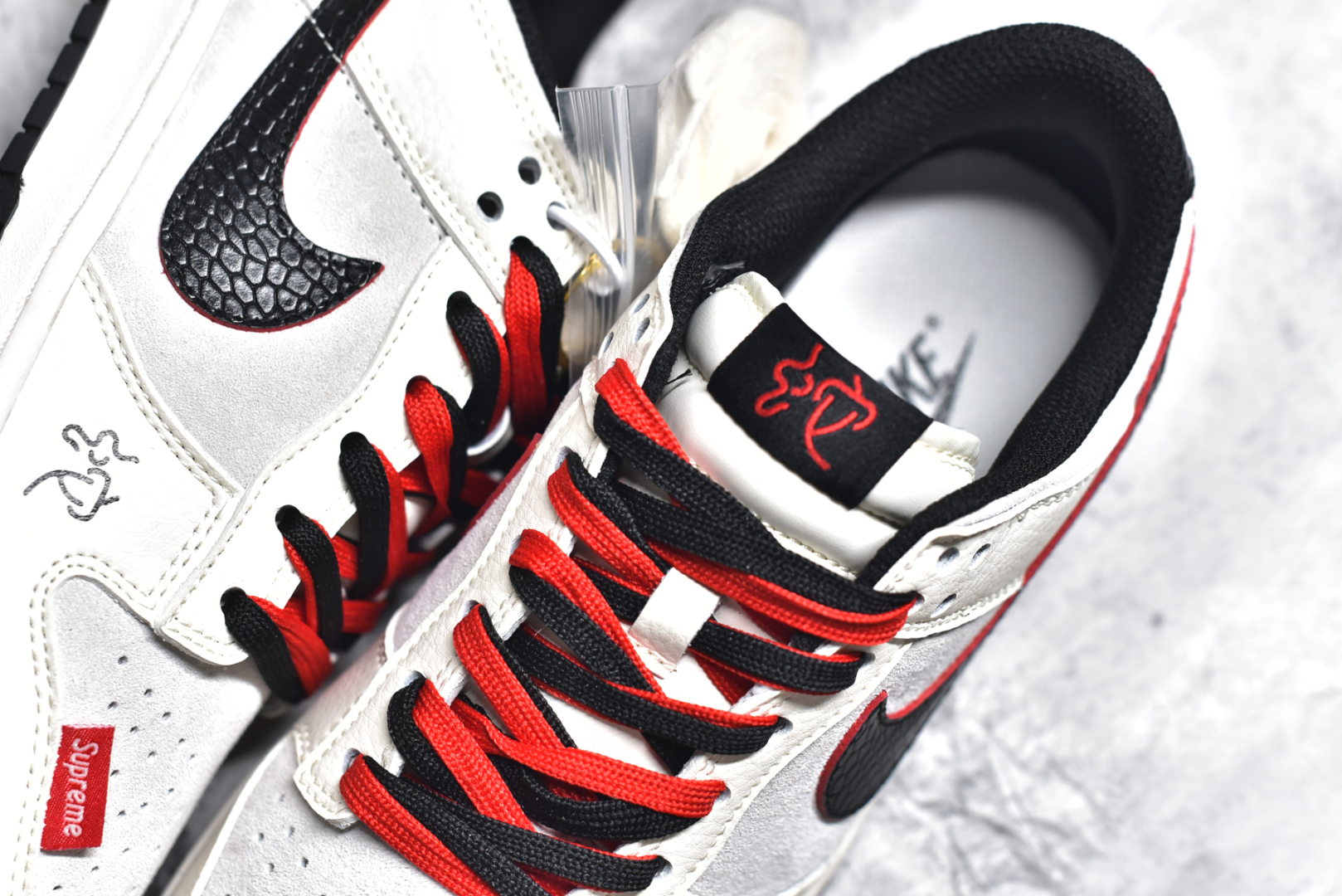 图片[9]-#NK SB Dunk Low 蛇年系列-黑蛇皮黑勾 周年高端定制 低帮休闲板鞋 DM6868-012 #定制鞋盒 大厂纯原品质出货 超高清洁度 皮料切割干净无任何毛边 细节完美 尺码：36 36.5 37.5 38 38.5 39 40 40.5 41 42 42.5 43 44 44.5 45-选品中心