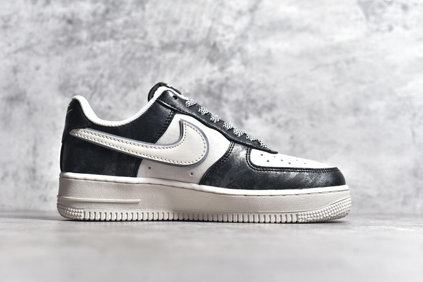 图片[3]-#NK Air Force 1\’07 Low 北面联名-漆皮涂鸦 空军一号 低帮休闲板鞋 DM6688-008 #原楦头原纸板 原装鞋盒 定制五金配件 内置全掌气垫 原厂鞋底 尺码：36 36.5 37.5 38 38.5 39 40 40.5 41 42 42.5 43 44 44.5 45-选品中心