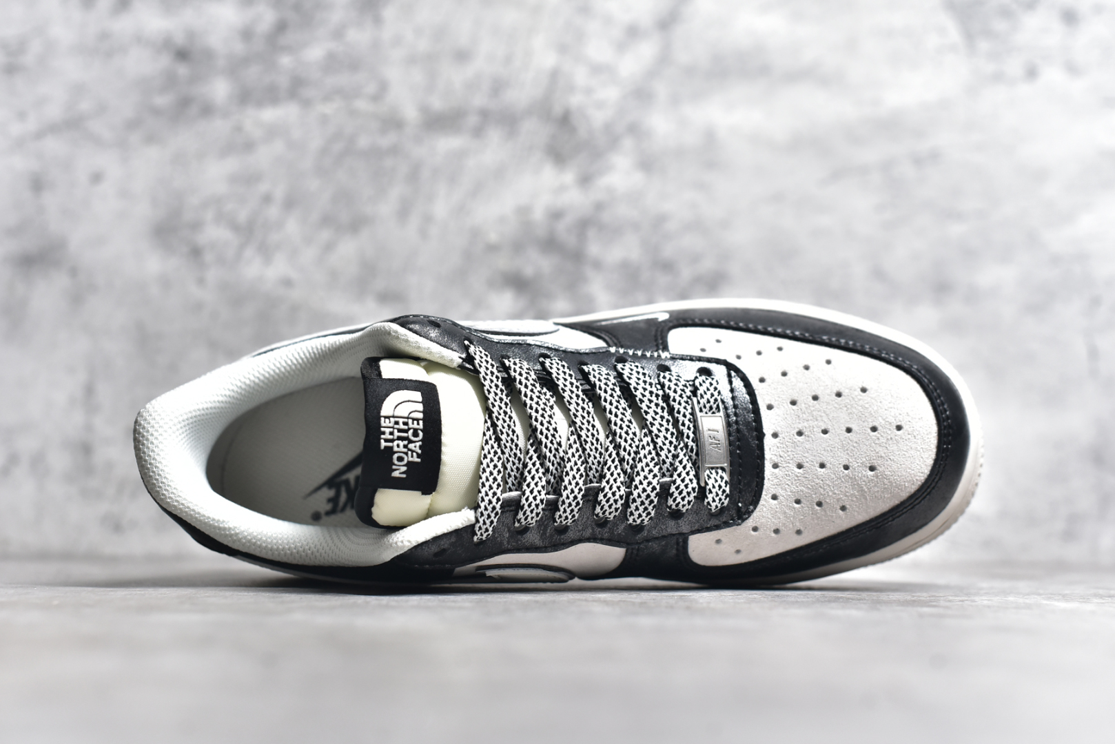 图片[4]-#NK Air Force 1\’07 Low 北面联名-漆皮涂鸦 空军一号 低帮休闲板鞋 DM6688-008 #原楦头原纸板 原装鞋盒 定制五金配件 内置全掌气垫 原厂鞋底 尺码：36 36.5 37.5 38 38.5 39 40 40.5 41 42 42.5 43 44 44.5 45-选品中心
