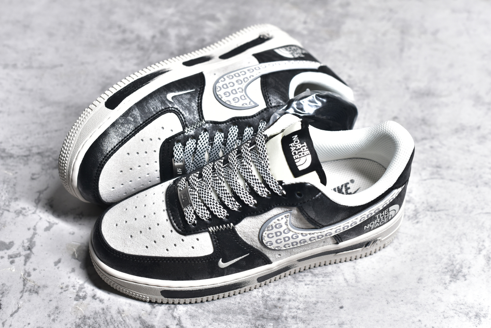 图片[7]-#NK Air Force 1\’07 Low 北面联名-漆皮涂鸦 空军一号 低帮休闲板鞋 DM6688-008 #原楦头原纸板 原装鞋盒 定制五金配件 内置全掌气垫 原厂鞋底 尺码：36 36.5 37.5 38 38.5 39 40 40.5 41 42 42.5 43 44 44.5 45-选品中心