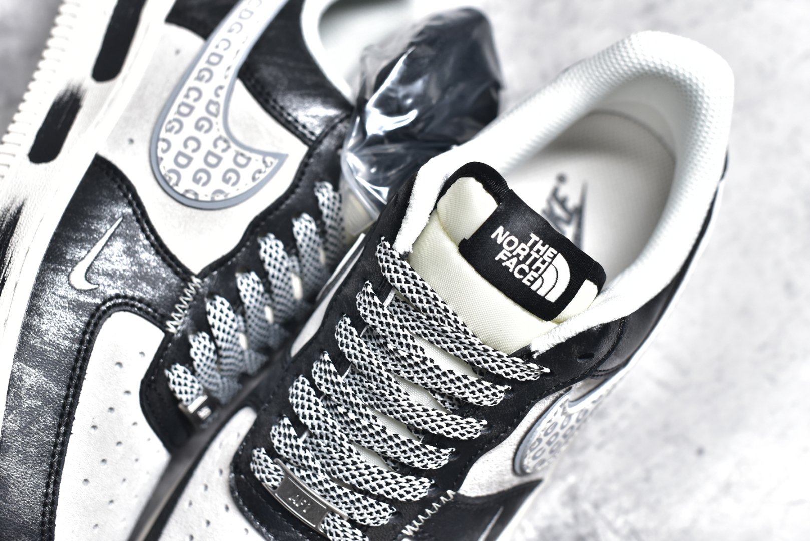 图片[9]-#NK Air Force 1\’07 Low 北面联名-漆皮涂鸦 空军一号 低帮休闲板鞋 DM6688-008 #原楦头原纸板 原装鞋盒 定制五金配件 内置全掌气垫 原厂鞋底 尺码：36 36.5 37.5 38 38.5 39 40 40.5 41 42 42.5 43 44 44.5 45-选品中心