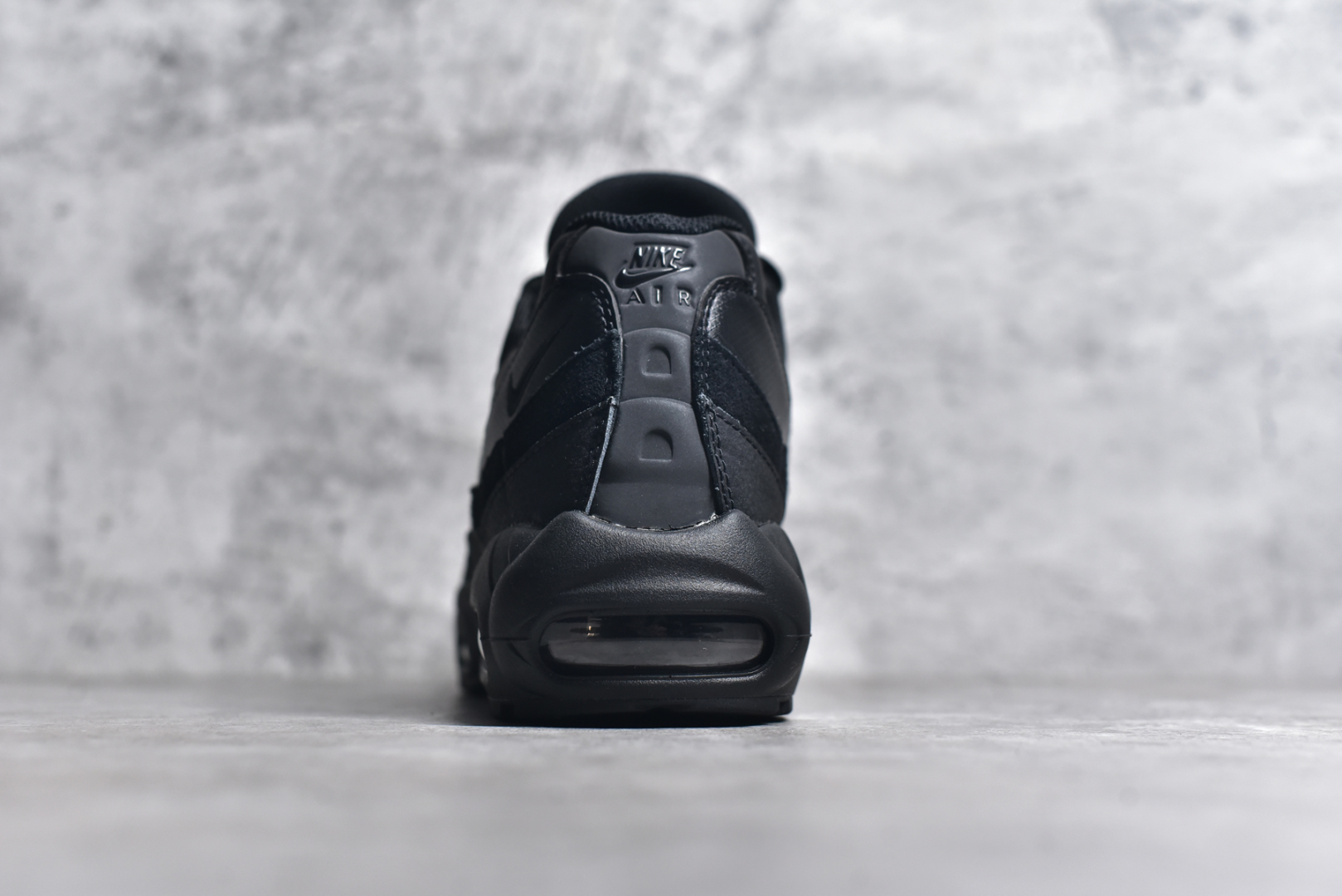 图片[5]-#独家纯原 渠道原装 市场最强NK Air Max 95 复古减震气垫跑鞋 纯黑黑武士 CI3705-001 经典重温 外单专供 终端操作 鞋款设计灵感源于人体构造 中底设计基于人体的脊柱构造 尺码：40 40.5 41 42 42.5 43 44 44.5 45 45.5 46 47.5 48.5-选品中心