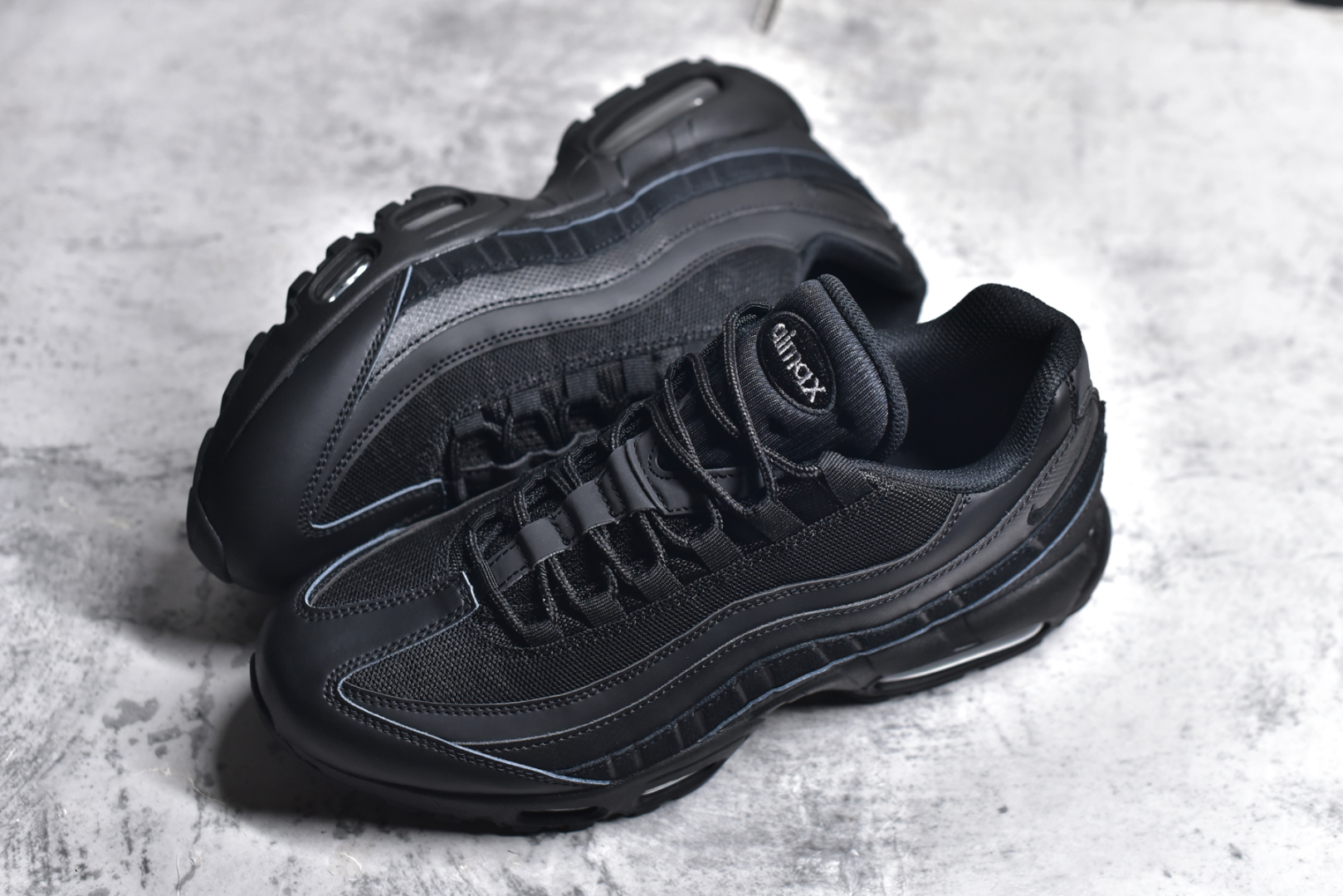 图片[7]-#独家纯原 渠道原装 市场最强NK Air Max 95 复古减震气垫跑鞋 纯黑黑武士 CI3705-001 经典重温 外单专供 终端操作 鞋款设计灵感源于人体构造 中底设计基于人体的脊柱构造 尺码：40 40.5 41 42 42.5 43 44 44.5 45 45.5 46 47.5 48.5-选品中心